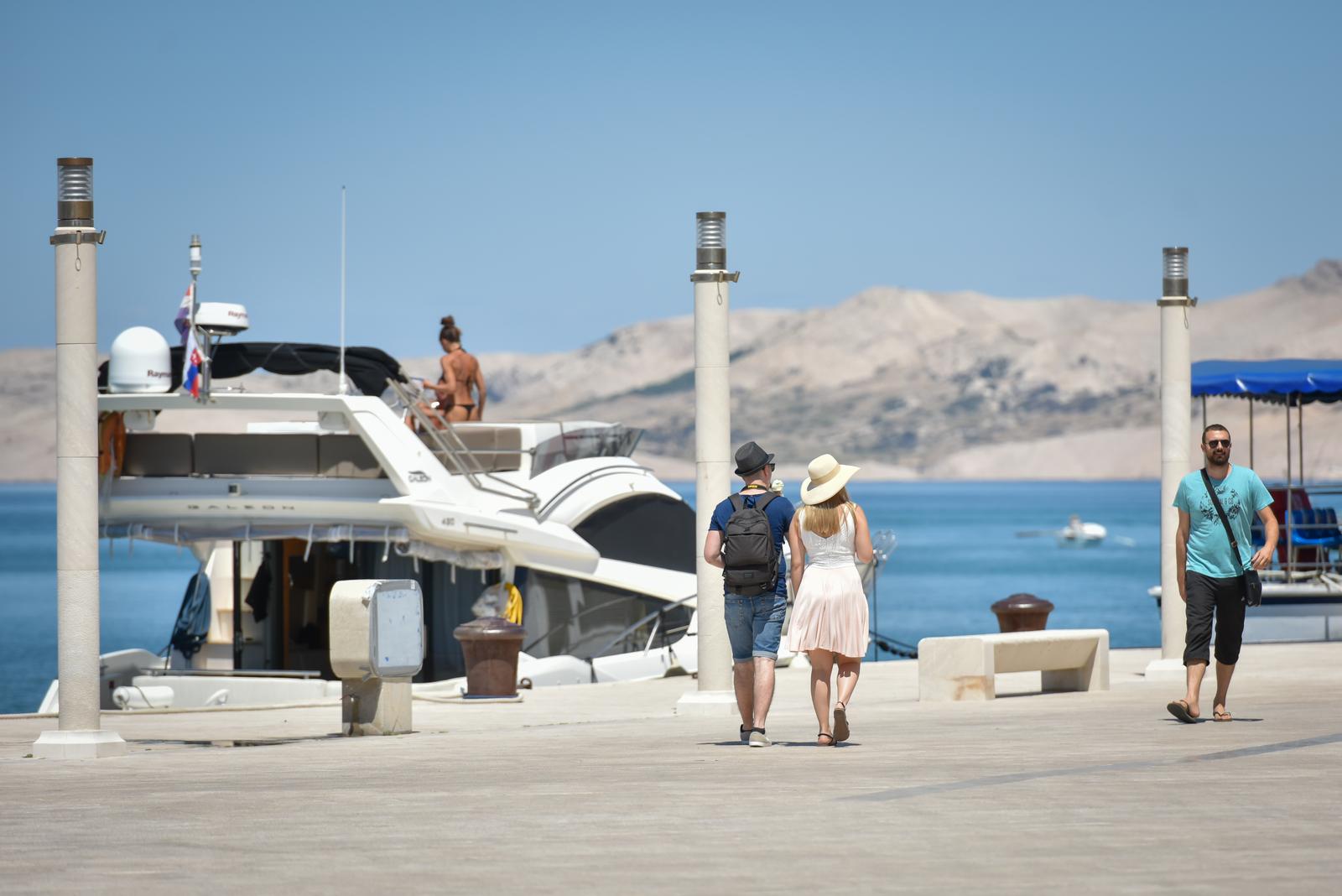 Otok Pag tijekom turističke sezone