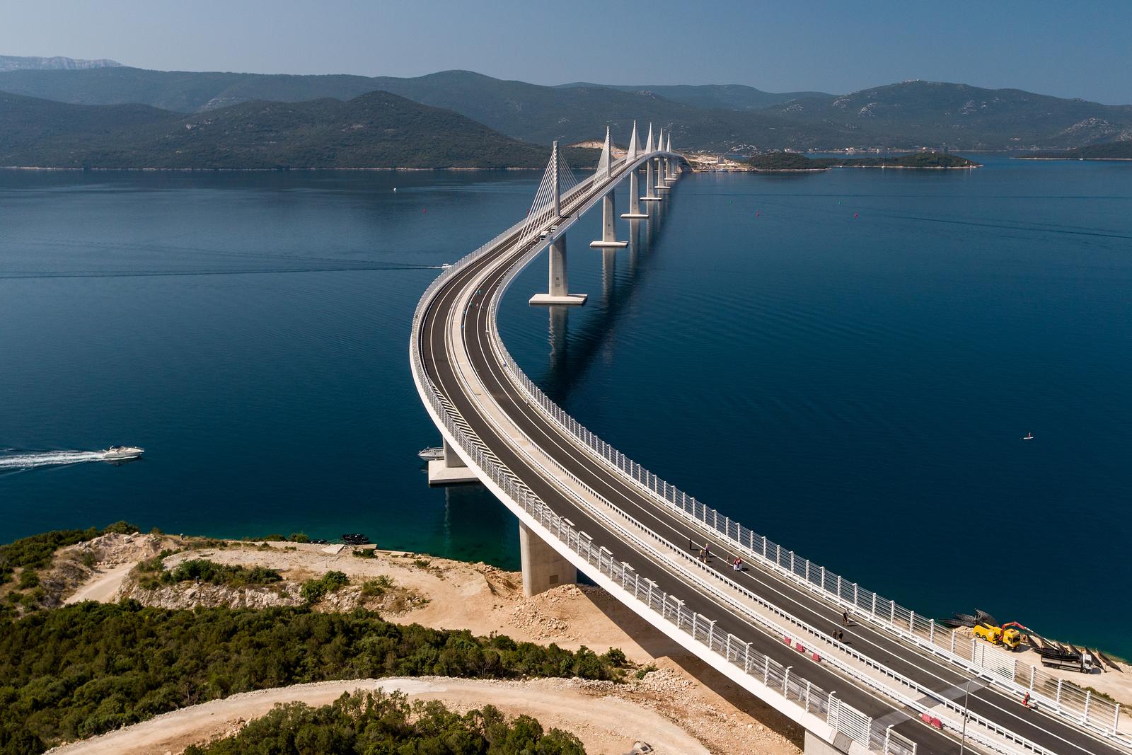 Pogled iz zraka na Pelješki most koji je spreman za večerašnje  svečano otvorenje