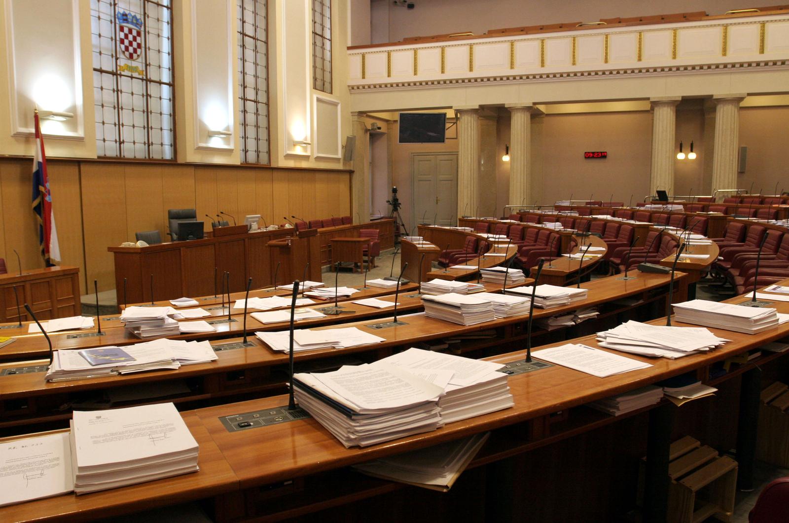 ARHIVA - Zagreb: Zastupnici 5. saziva Hrvatskog sabora