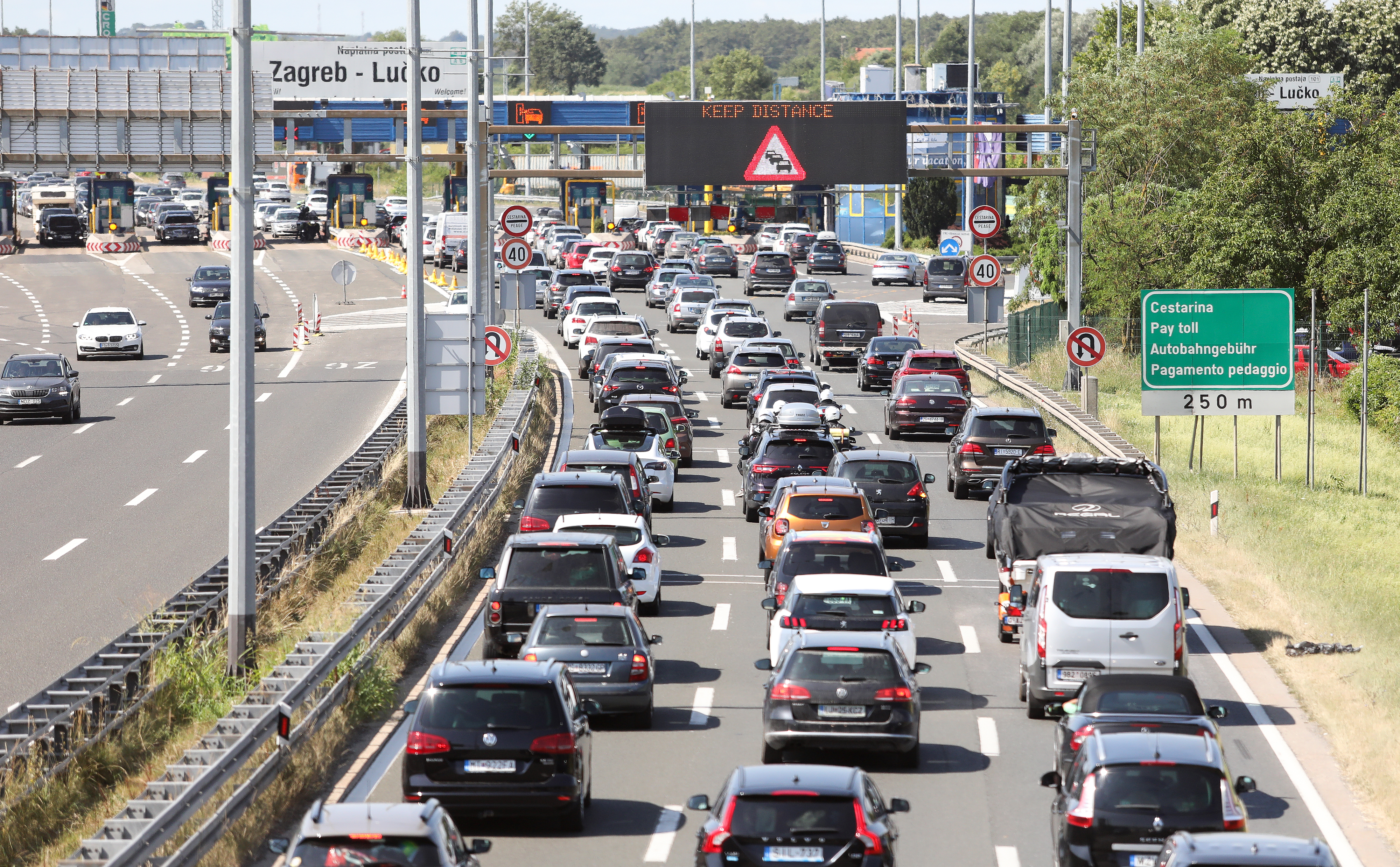 Gužve na cestama prema moru: Kolone i povremeni zastoji kod čvora Lučko