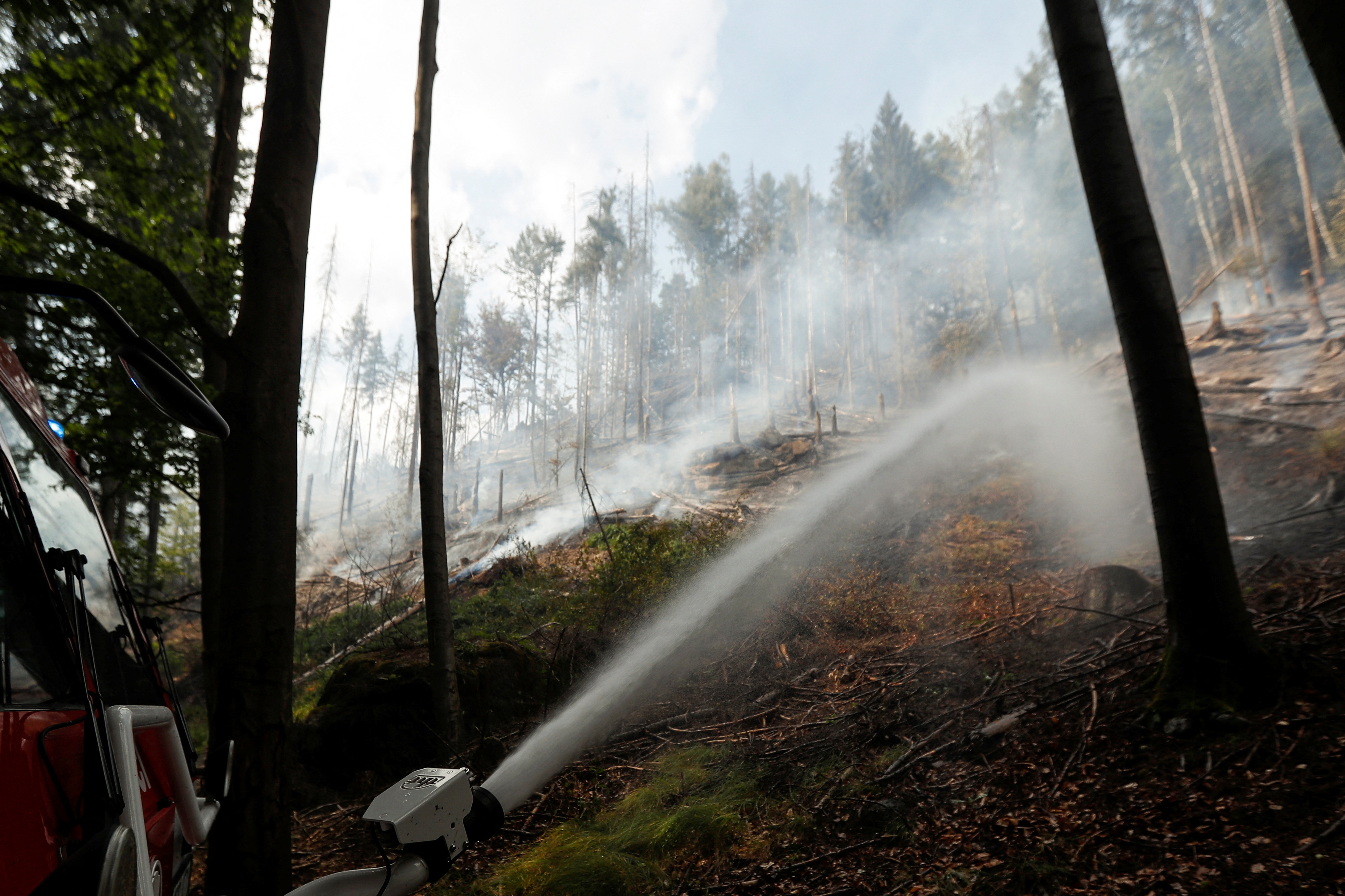 Wildfire continues to burn in Hrensko