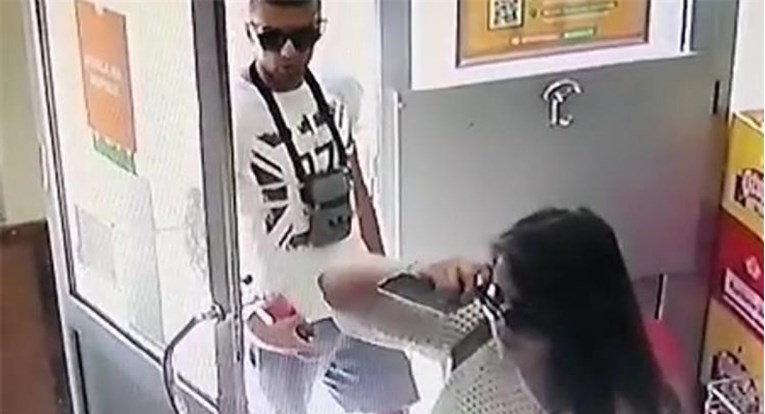 393a7903-3e8c-44d5-92c0-e0b50eb9d8fc