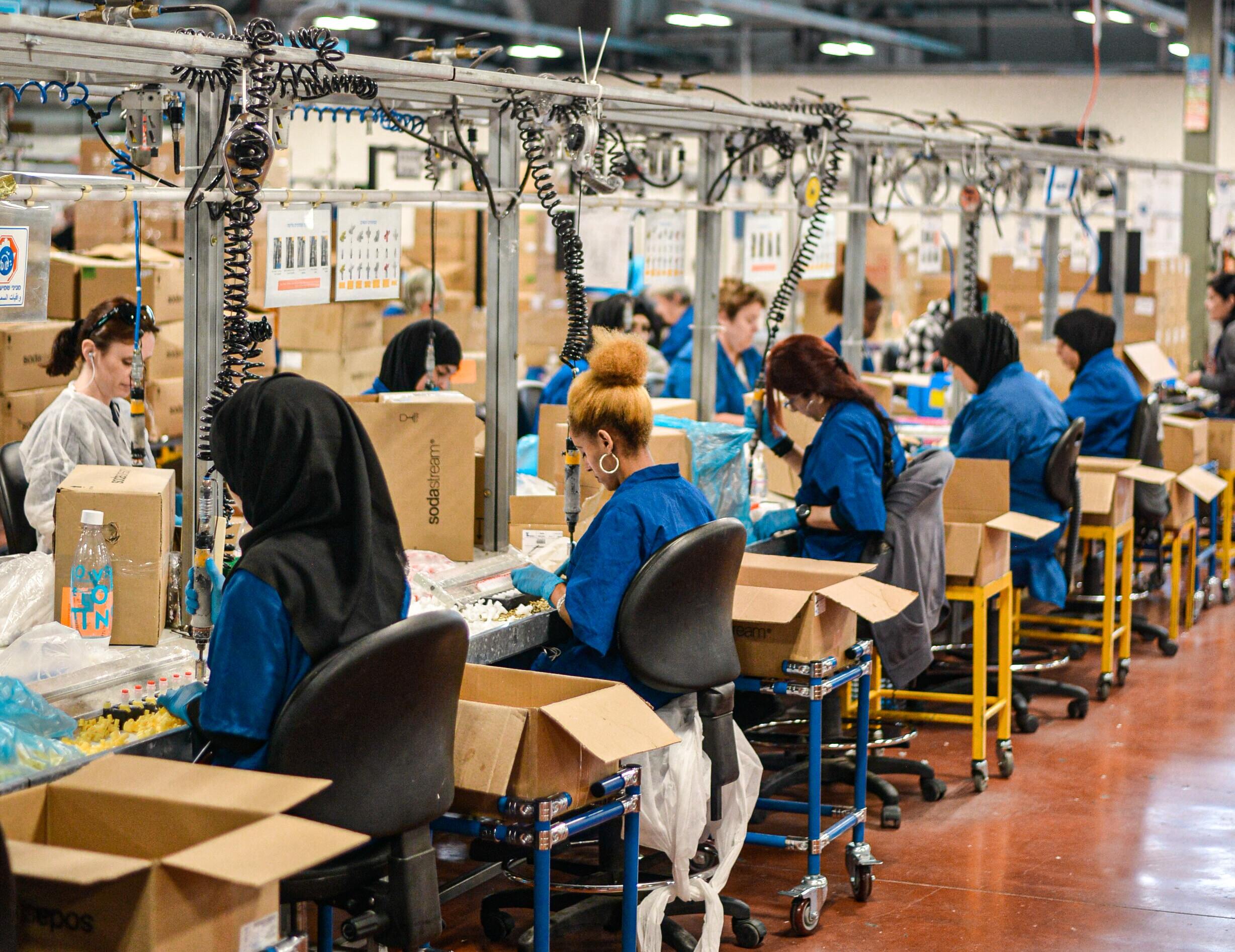 tvornica, fabrika, rad, posao, prekarni rad, napor, žene, tvornica odjeće