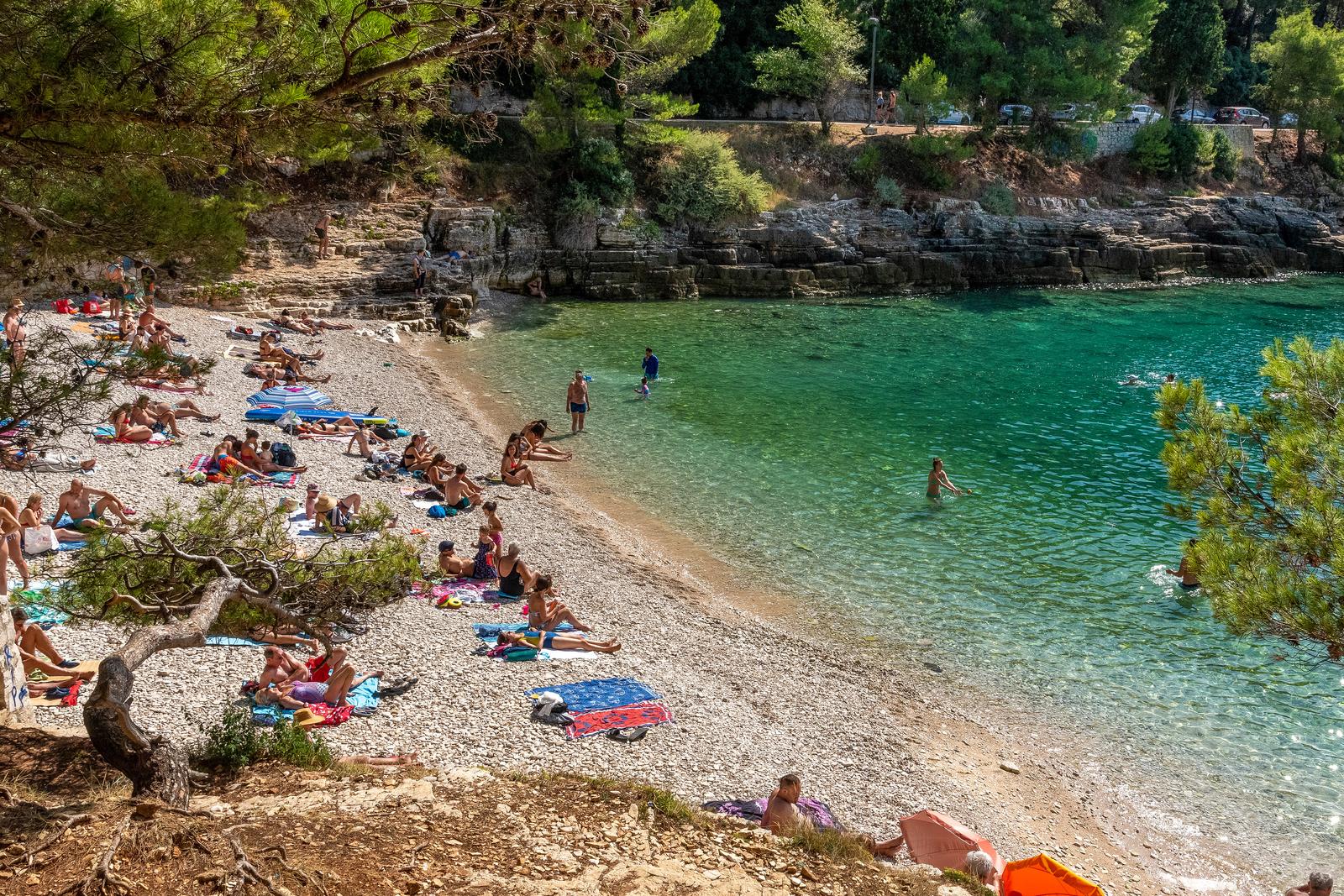 Pula: S prvim zrakama sunca nakon kiše, kupači se vratili na plaže