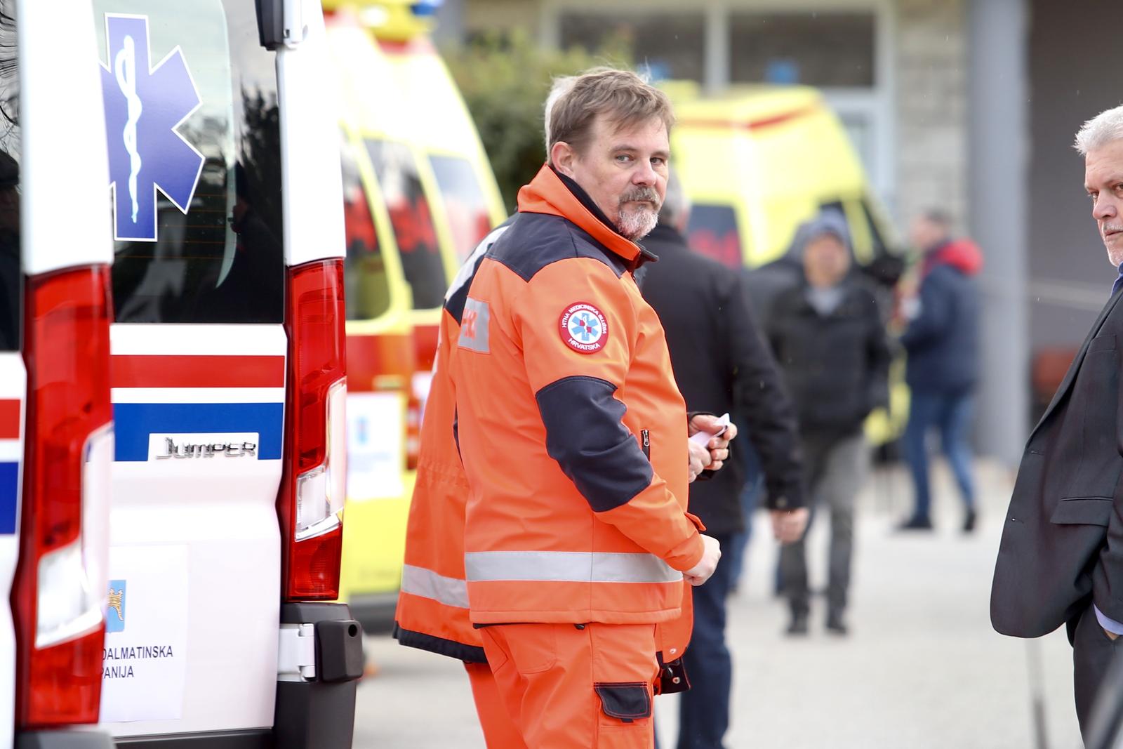 Split: Župan Blaženko Boban uručio ključeve devet novih vozila hitne pomoći