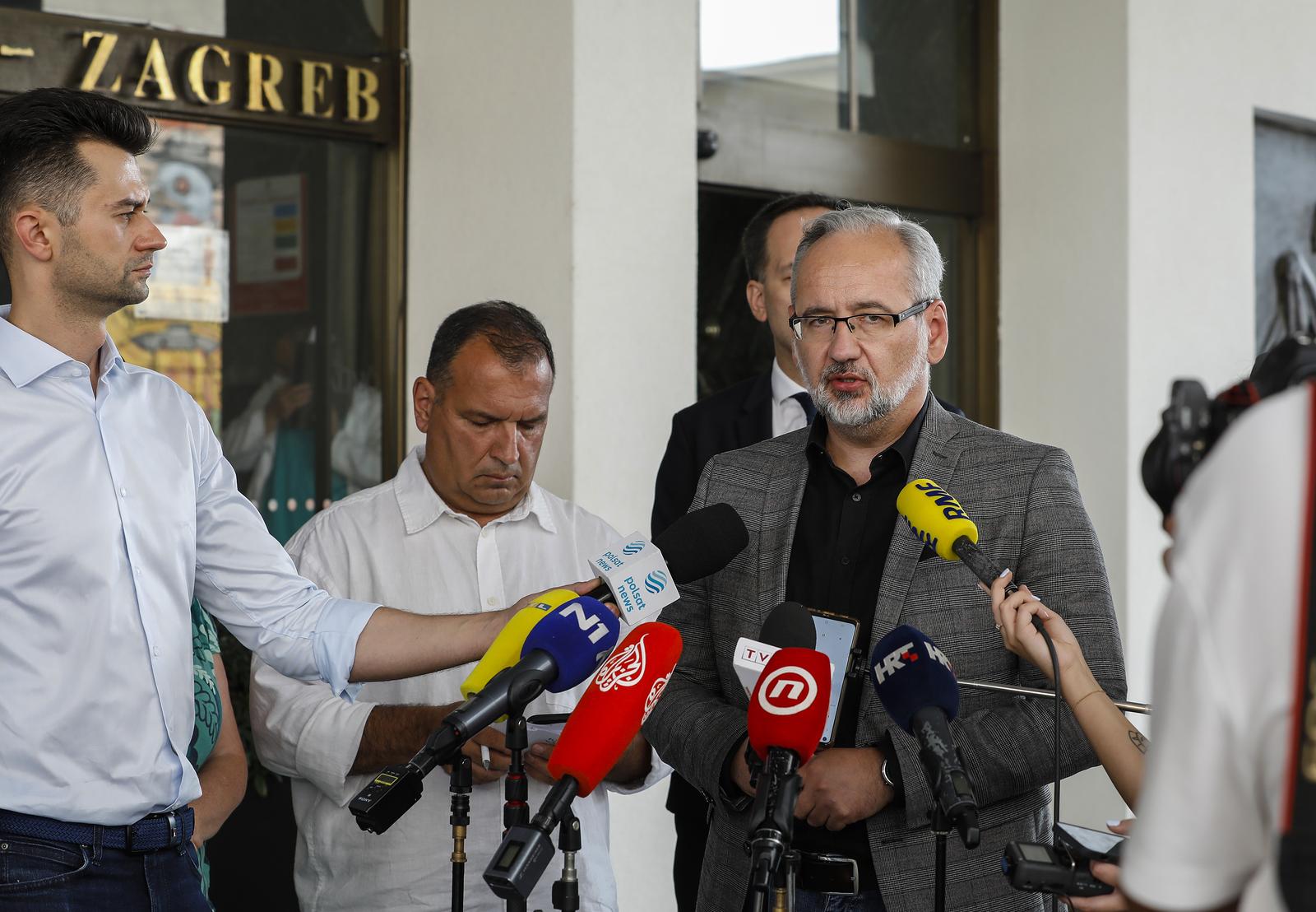 Zagreb: Ministar Beroš i poljski ministar zdravstva Adam Niedzielski dali su izjavu za medije nakon obilaska ozlijeđenih u teškoj prometnoj nesreći