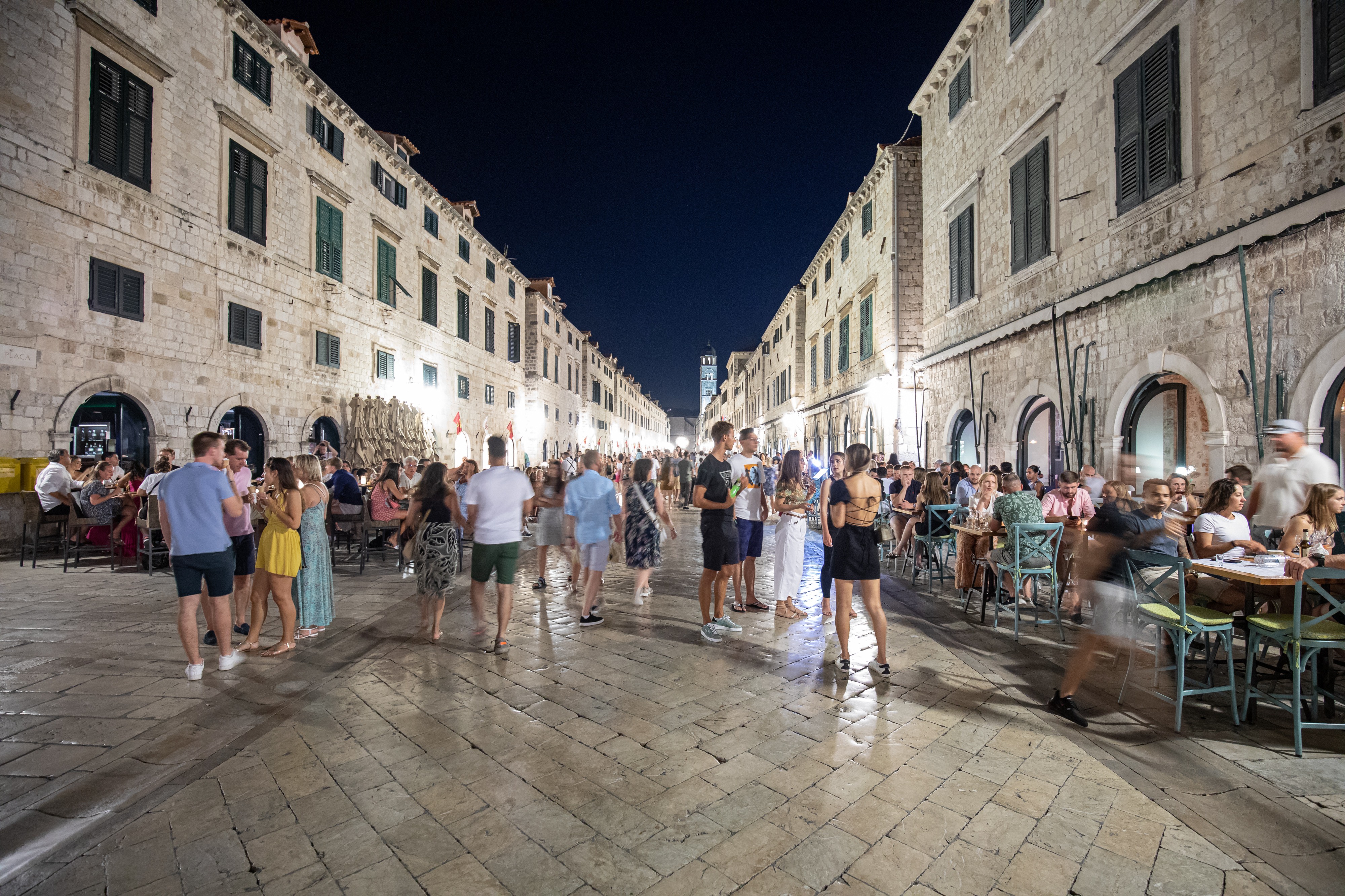 Dubrovnik: Pun Stradun turista i u večernjim satima