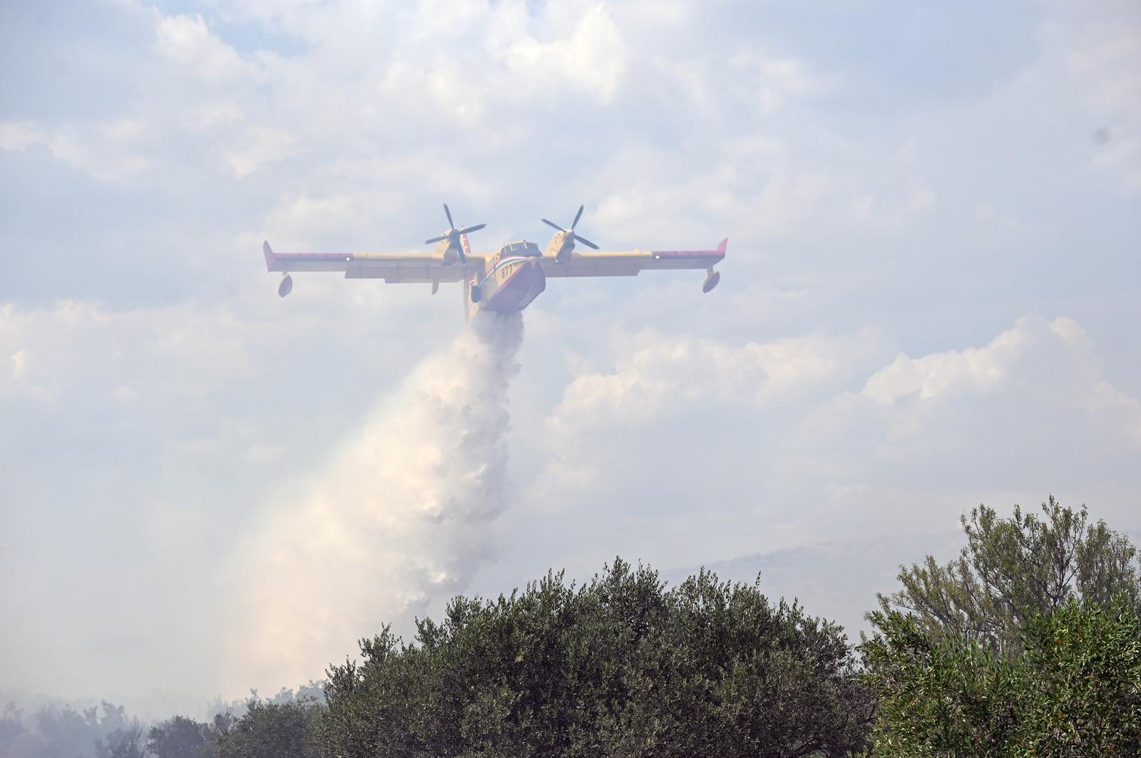 Zbog novog požara kod Šibenika zatvorena vodička zaobilaznica