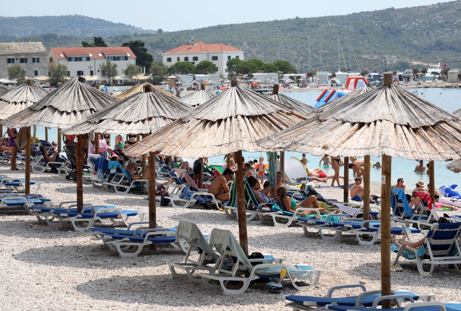 Plaže u Primoštenu prepune su turista