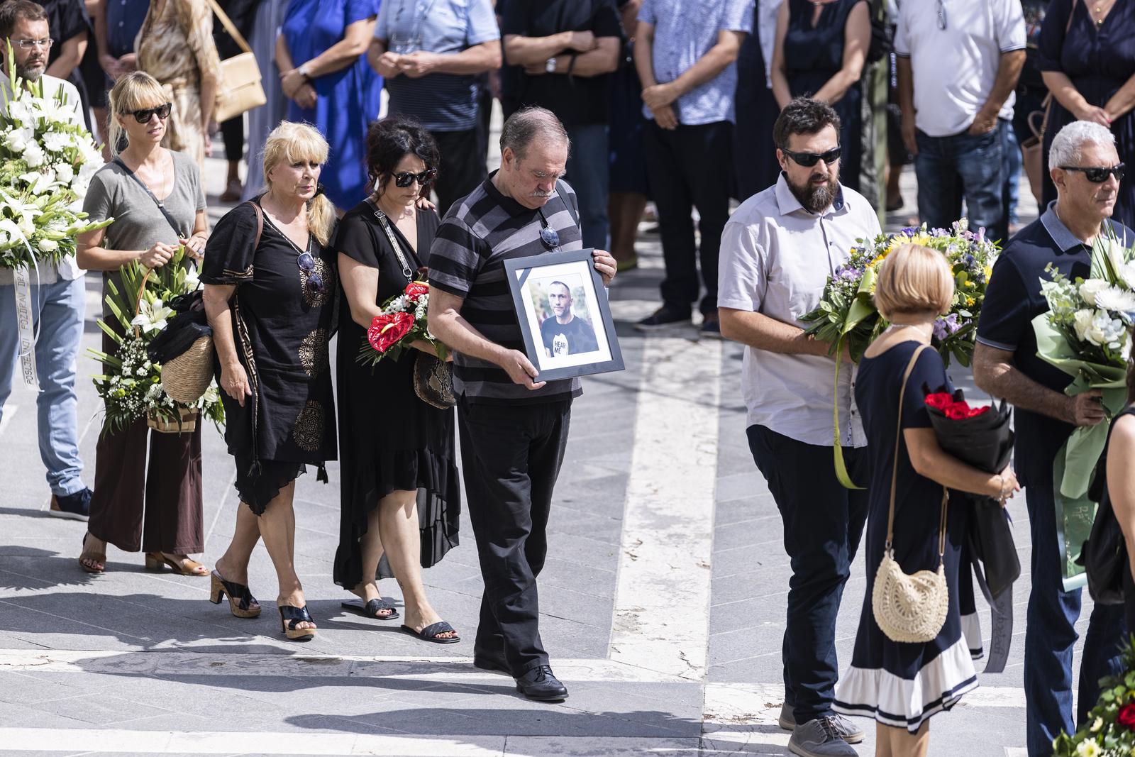Split: Posljednji ispraćaj novinara Vladimira Matijanića na groblju Lovrinac