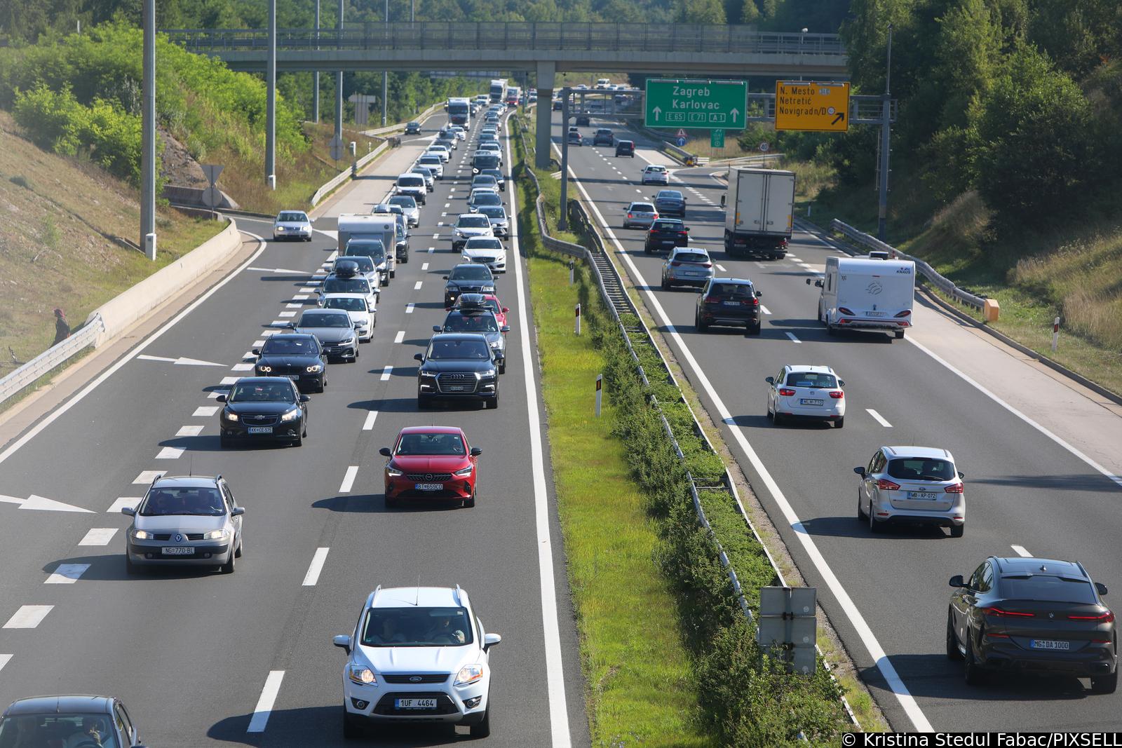 Gust promet na autocesti između Karlovca i čvora Bosiljevo