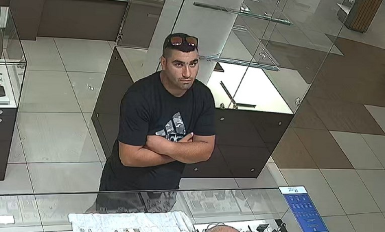 d4a8cedc-55c1-425f-82bd-a49fd554822f