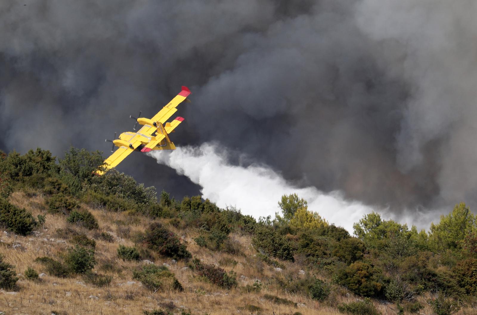 Veliki požar, Vrpolje, kanader
