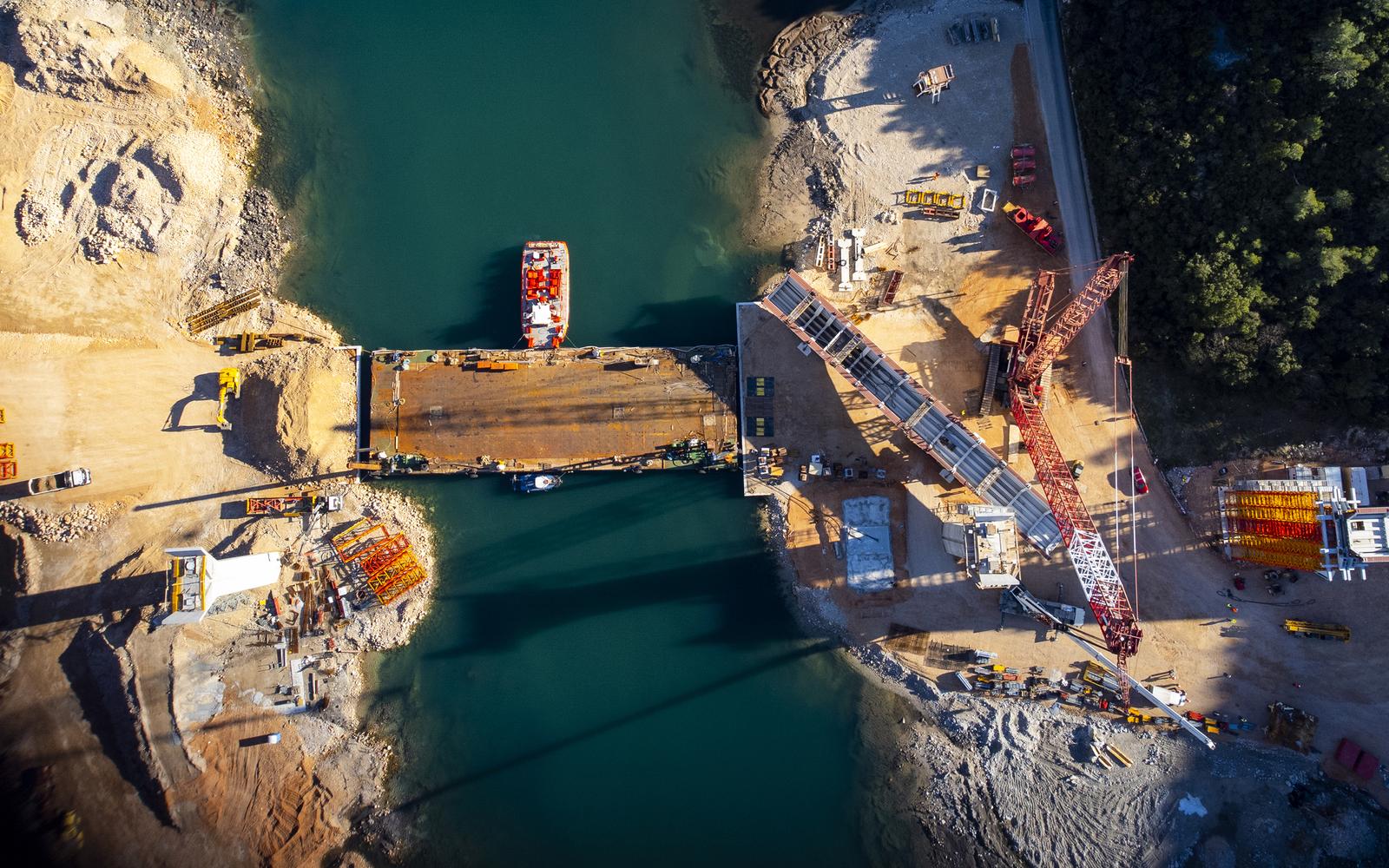 Podizanje drugog segmenta mosta Ston