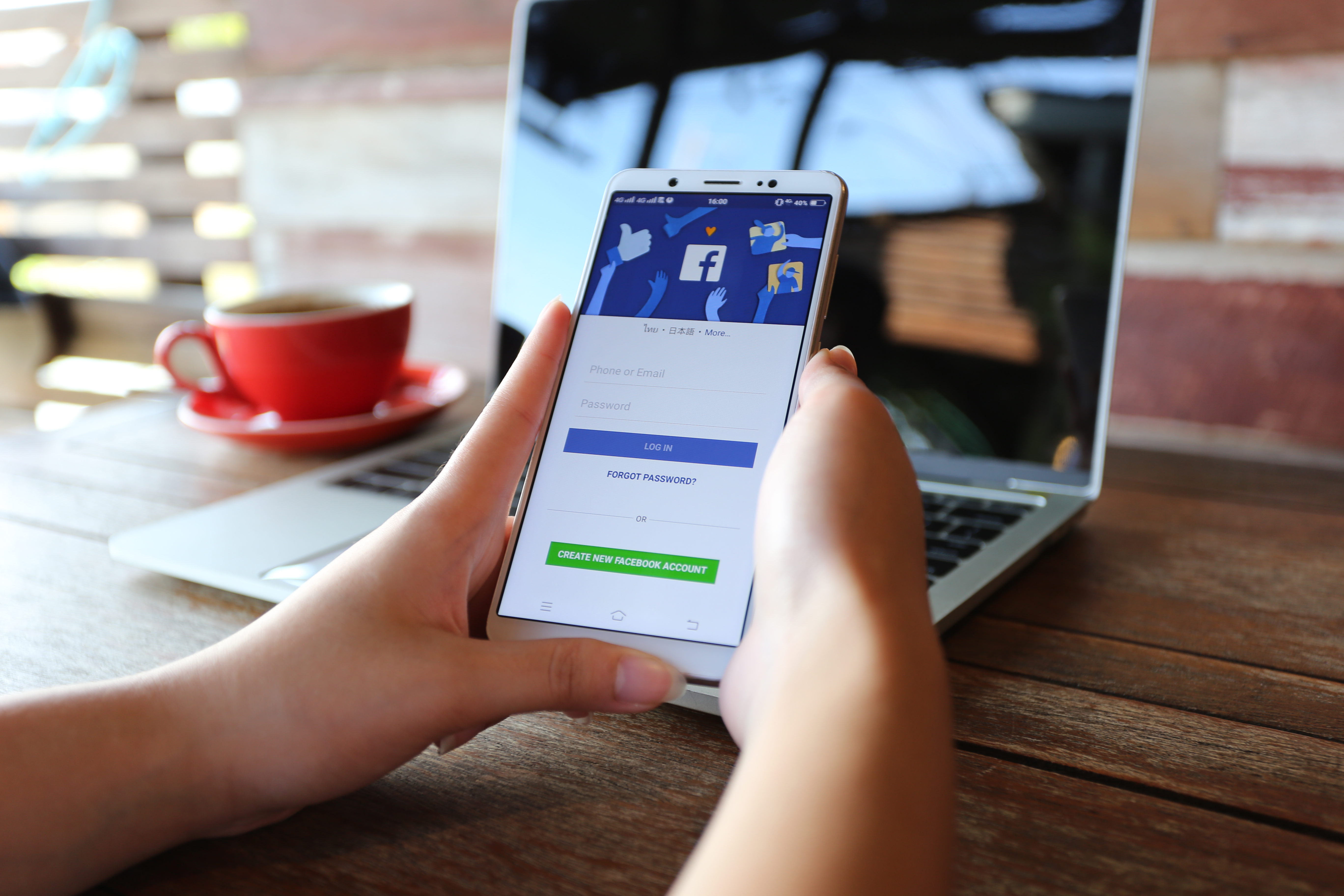 facebook, računalo, mobitel,