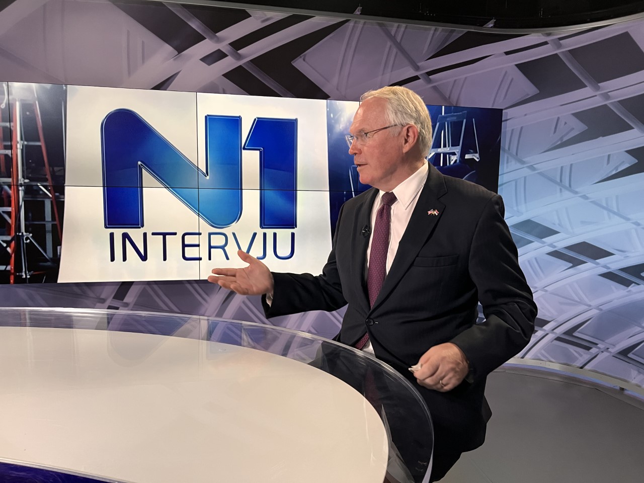 1661247090-Ambasador-Kristofer-Hil-2