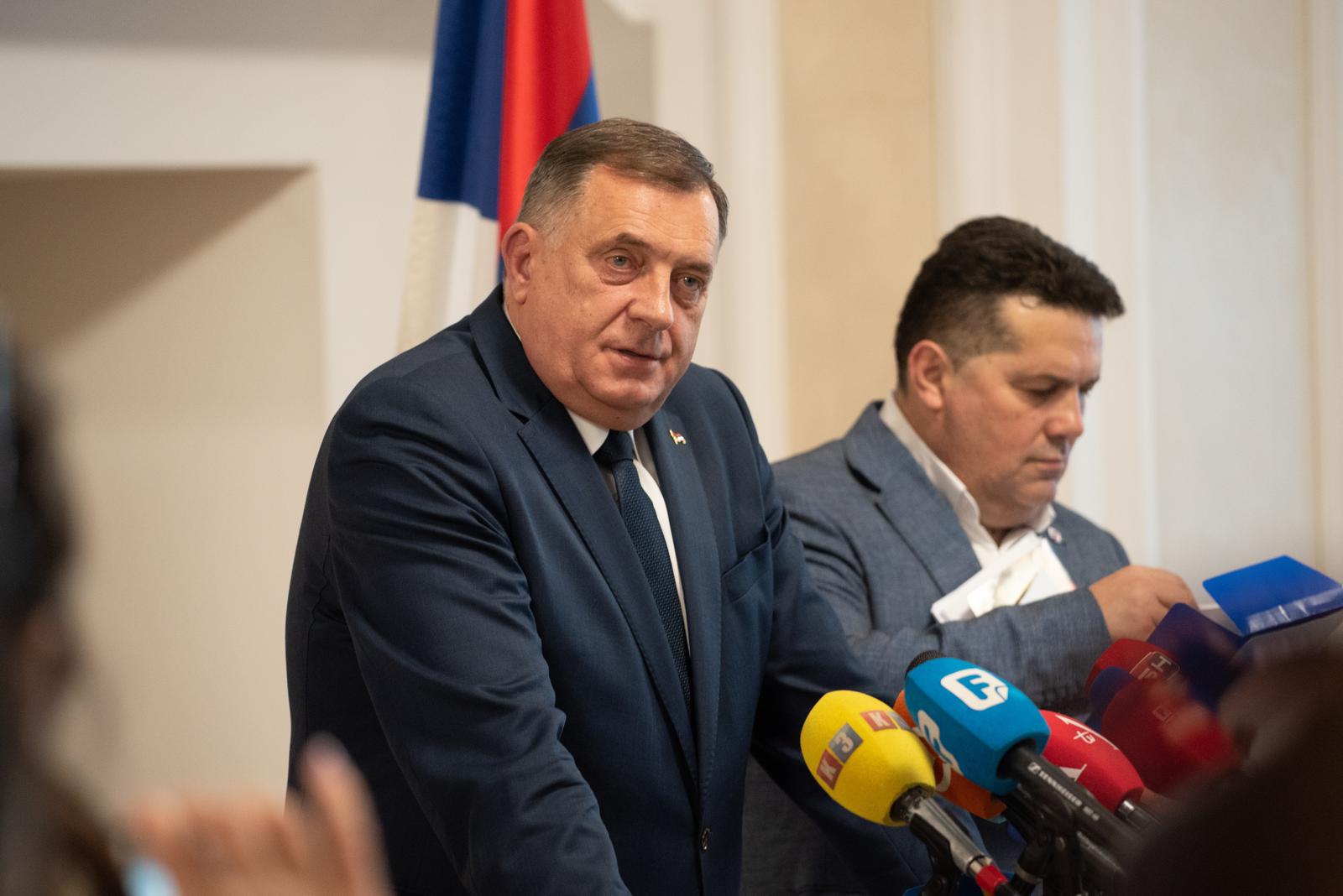 Dodik po dolasku iz Bruxellesa optužio oporbu da nisu bili jedinstveni