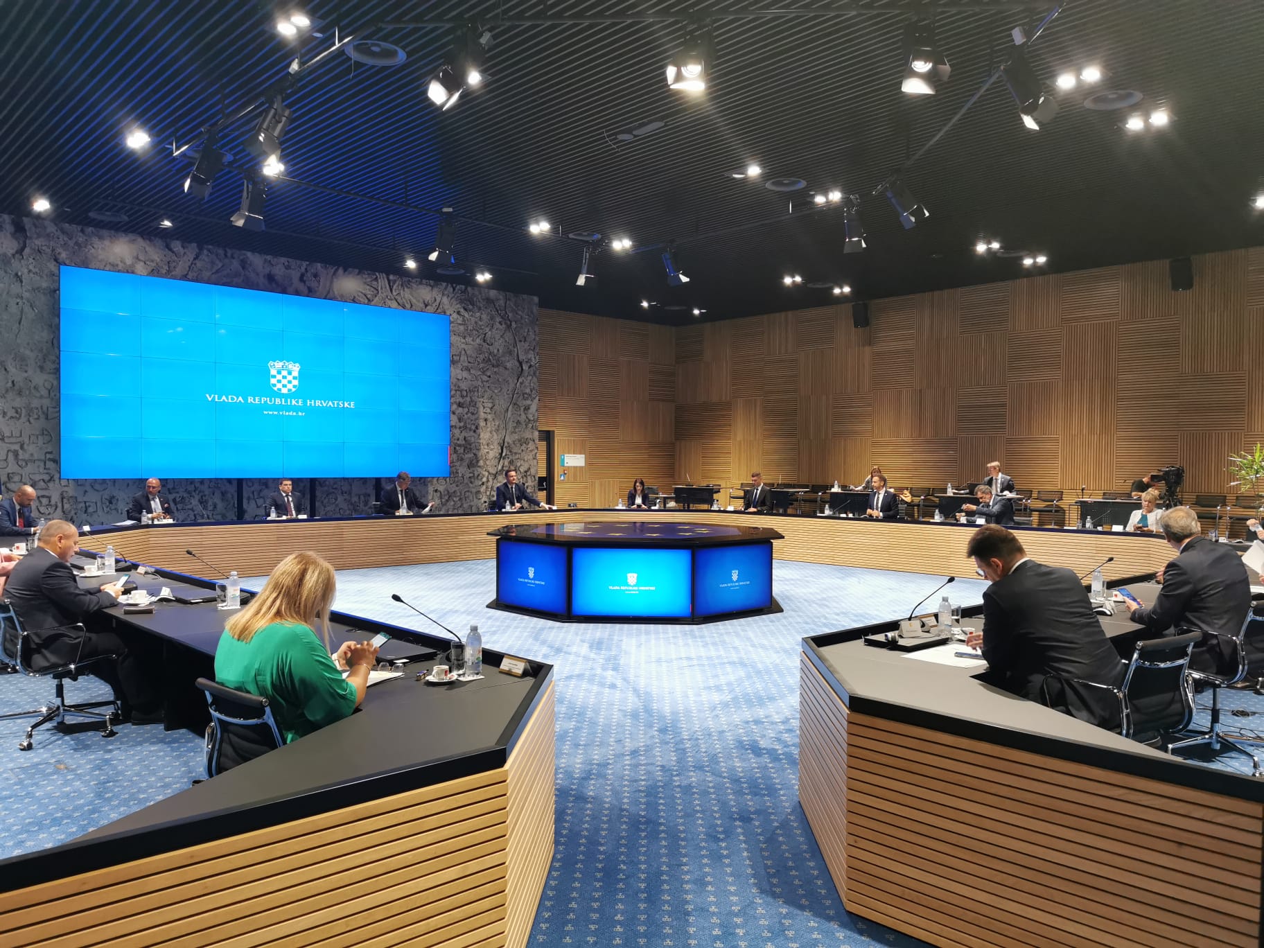 Sjednica Vlade, Vlada, ministri