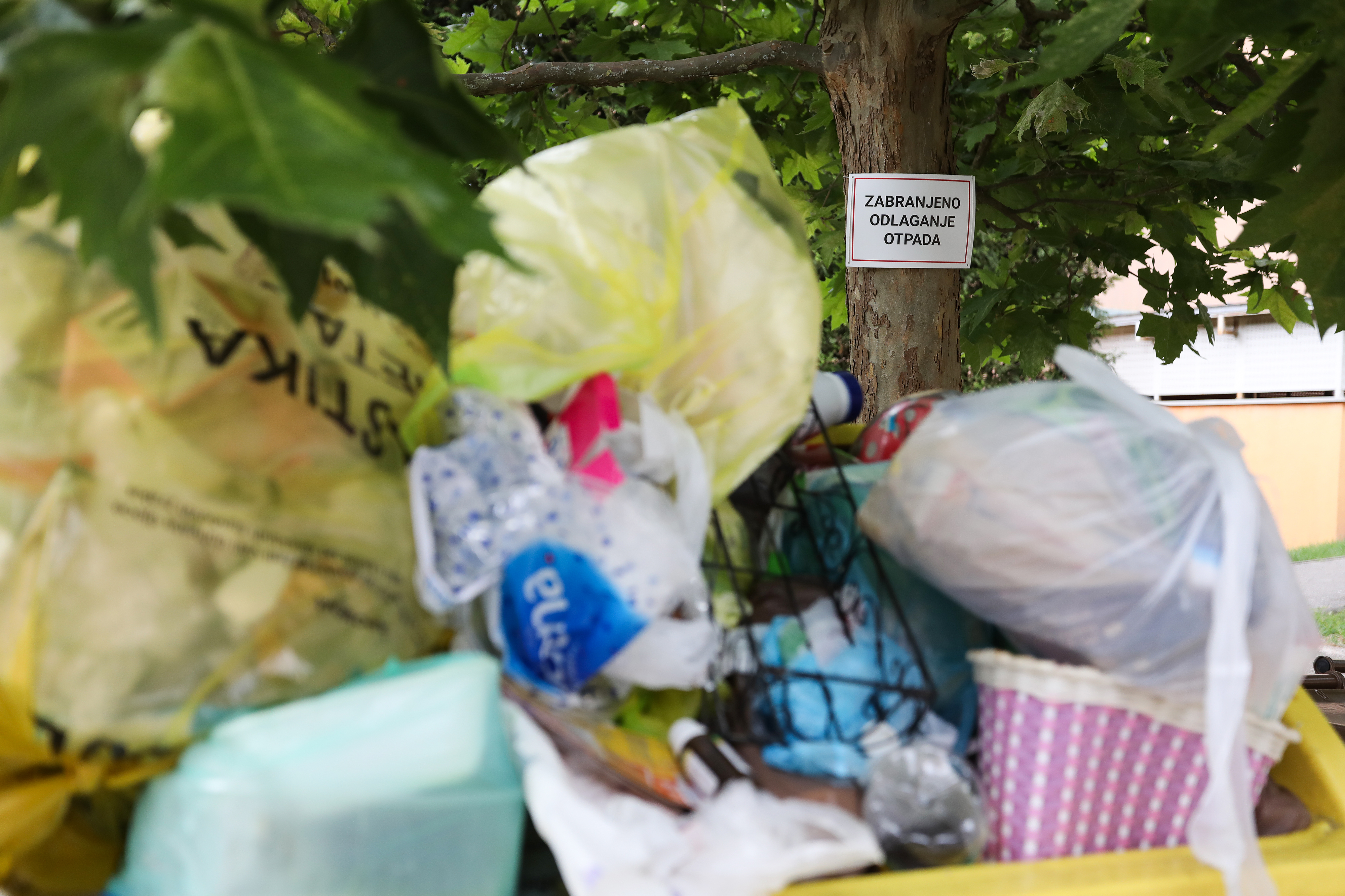 Zagreb: Naselja Gajnice i Stenjevec zatrpana su otpadom već duže vrijeme