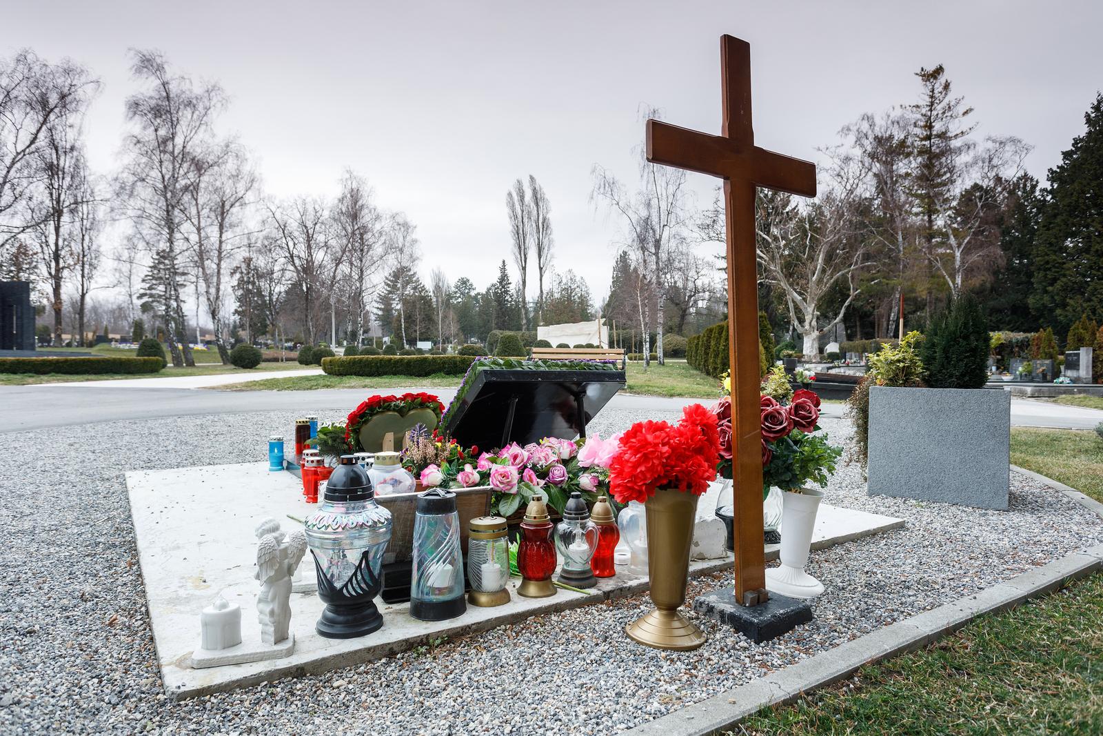 Zagreb: Grob Milana Bandića dan uoči prve obljetnice smrti