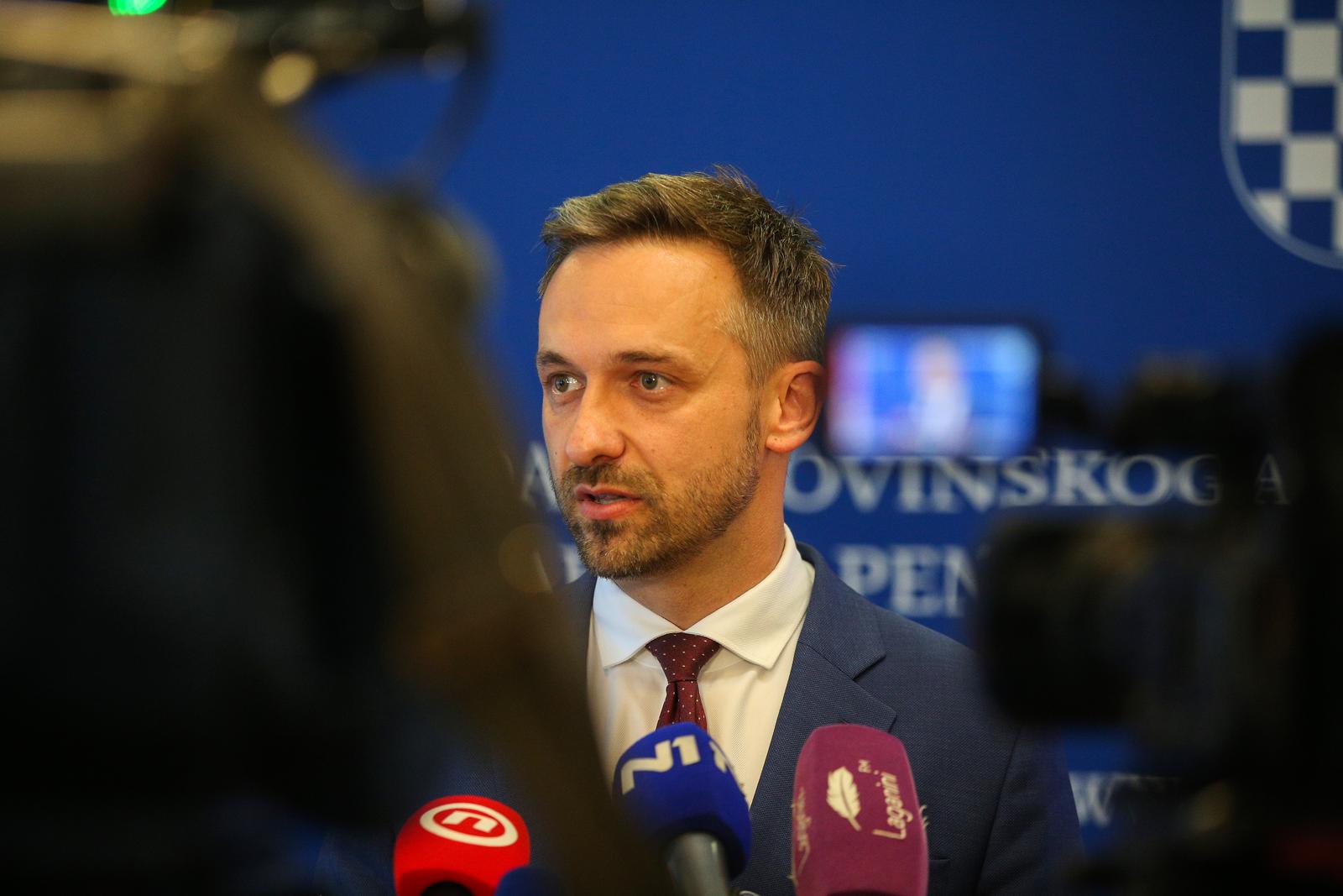 Ministar Piletić uručio ugovore o dodjeli bespovratnih sredstava iz Poziva "Osiguravanje školske prehrane za djecu u riziku od siromaštva"