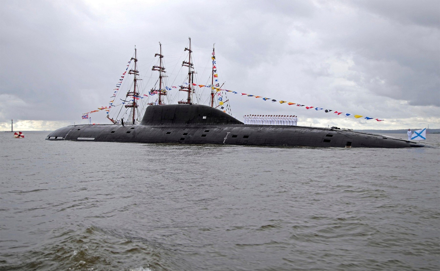 St Petersburgh, Russia. 31st July, 2022. The Russian Navy Yasen class nuclear-powered cruise missile submarine Severodvinsk sails in the annual Navy Day parade and celebrations at the Kronstadt Yard, July 31, 2022 in St. Petersburg, Russia. Credit: Mikhai