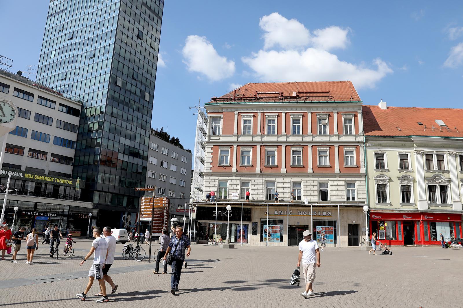 Zagreb: Sa zgrade Anić holdinga konačno su skinute skele koje su godinama skrivale pročelje