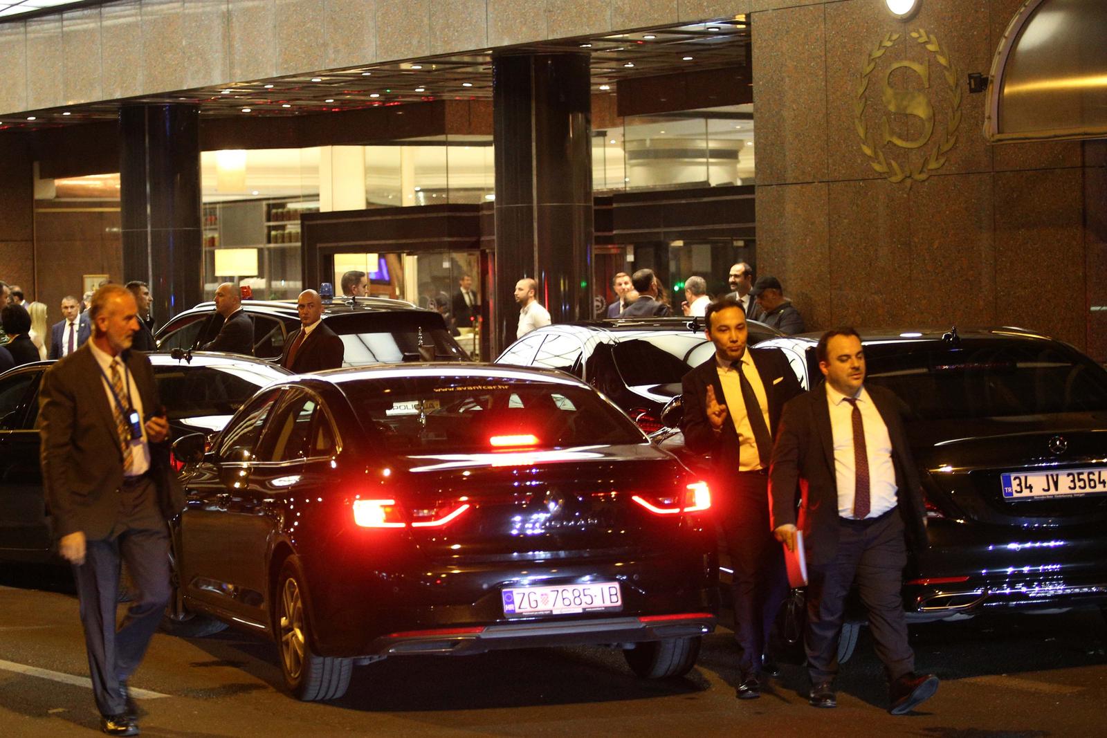 Zagreb: Turski predsjednik u štićenoj koloni stigao pred Sheraton