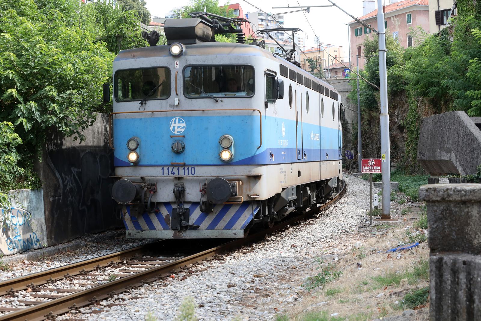 Rijeka: Dolazak lokomotive iz tunela na glavni gradski kolodvor