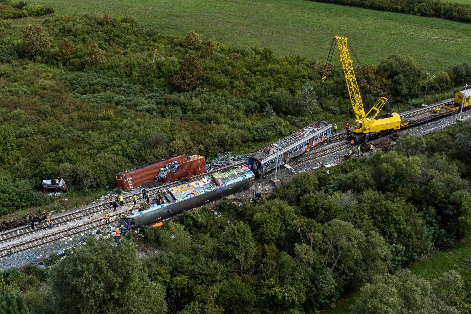 Fotografije iz zraka sanacije mjesta nesreće putničkog i teretnog vlaka