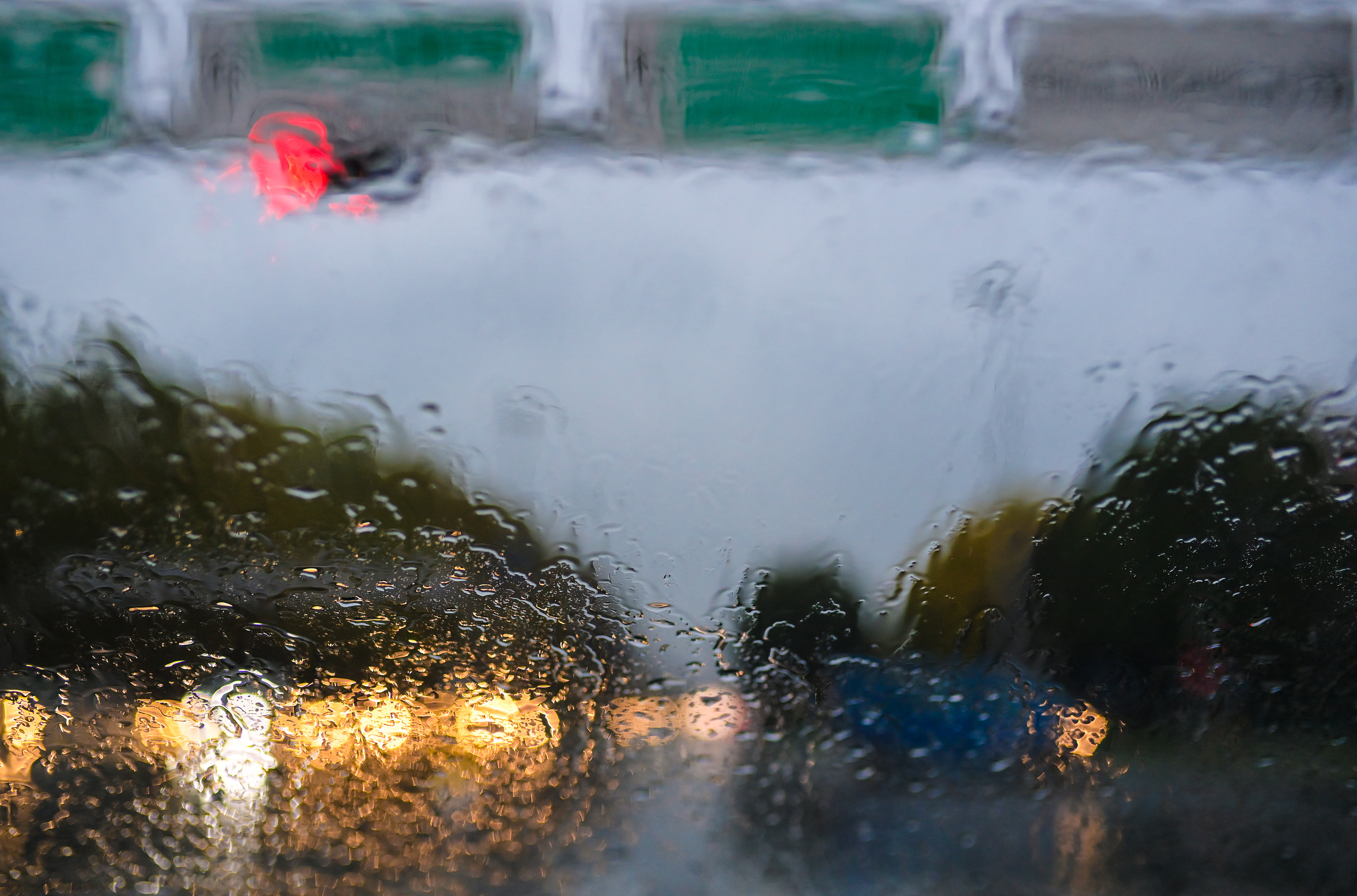 Zagreb: Kišno i hladno popodne na gradskim ulicama