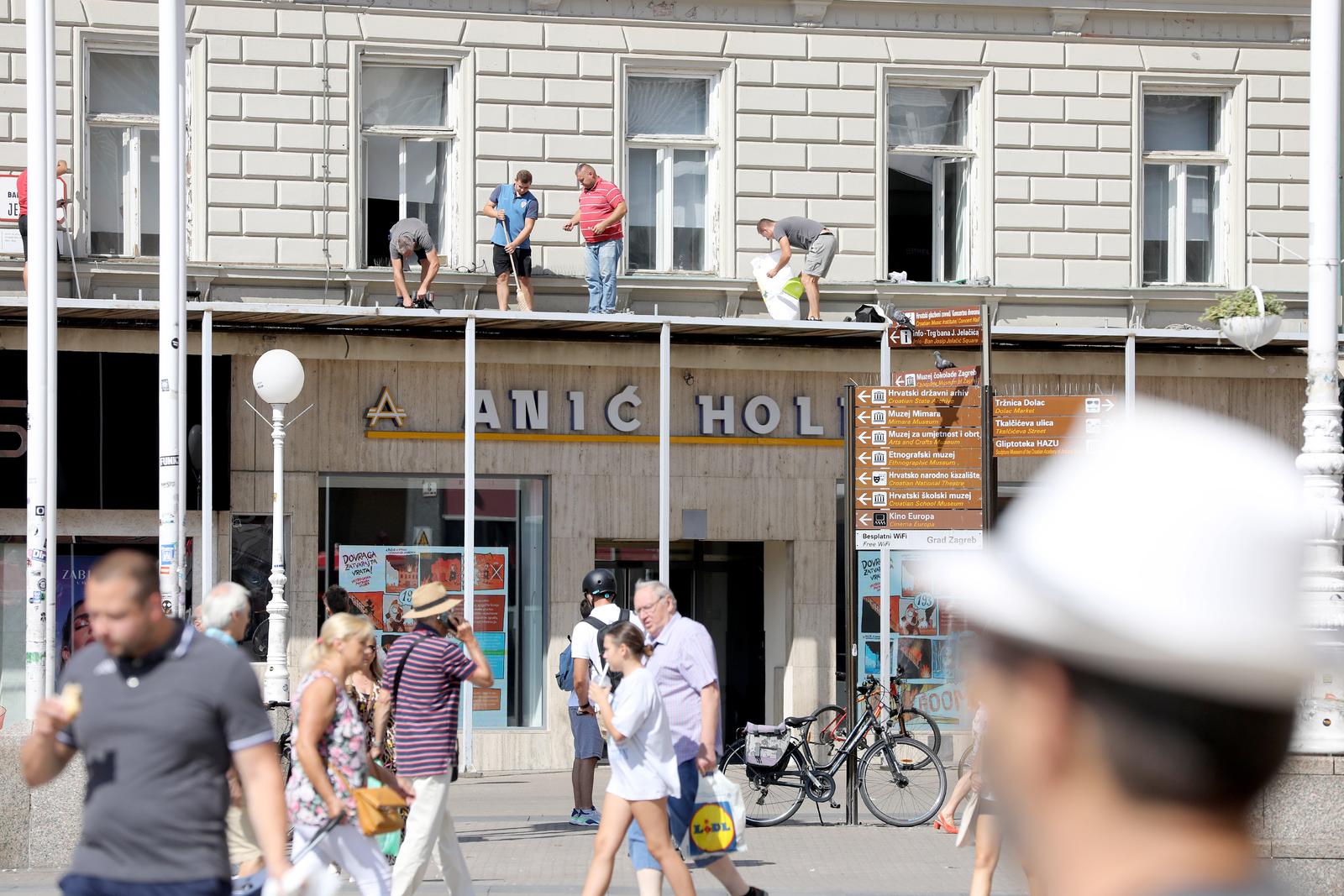 Zagreb: Sa zgrade Anić holdinga konačno su skinute skele koje su godinama skrivale pročelje