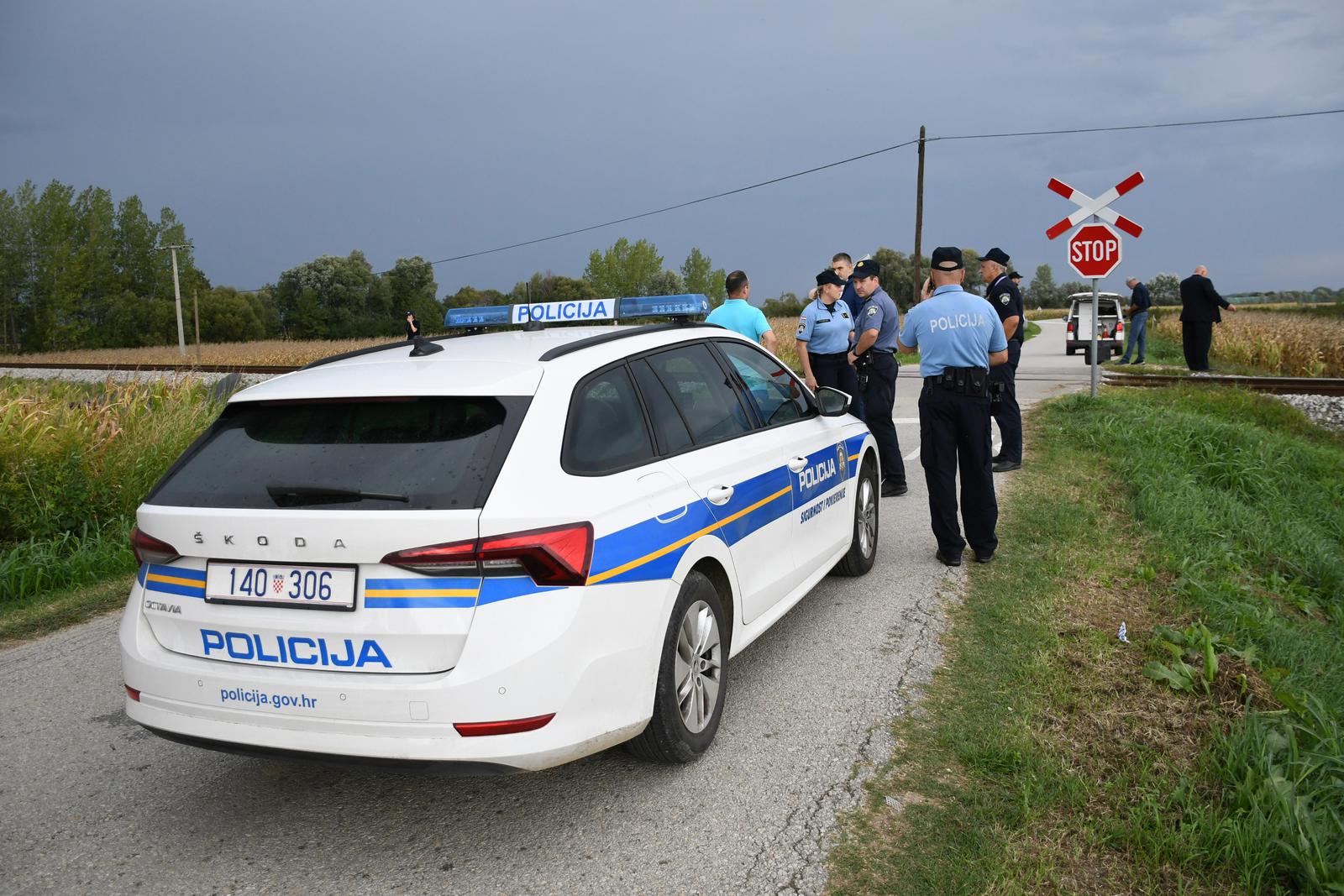 Bolfan: Žena i dvoje djece poginuli u naletu vlaka na automobil