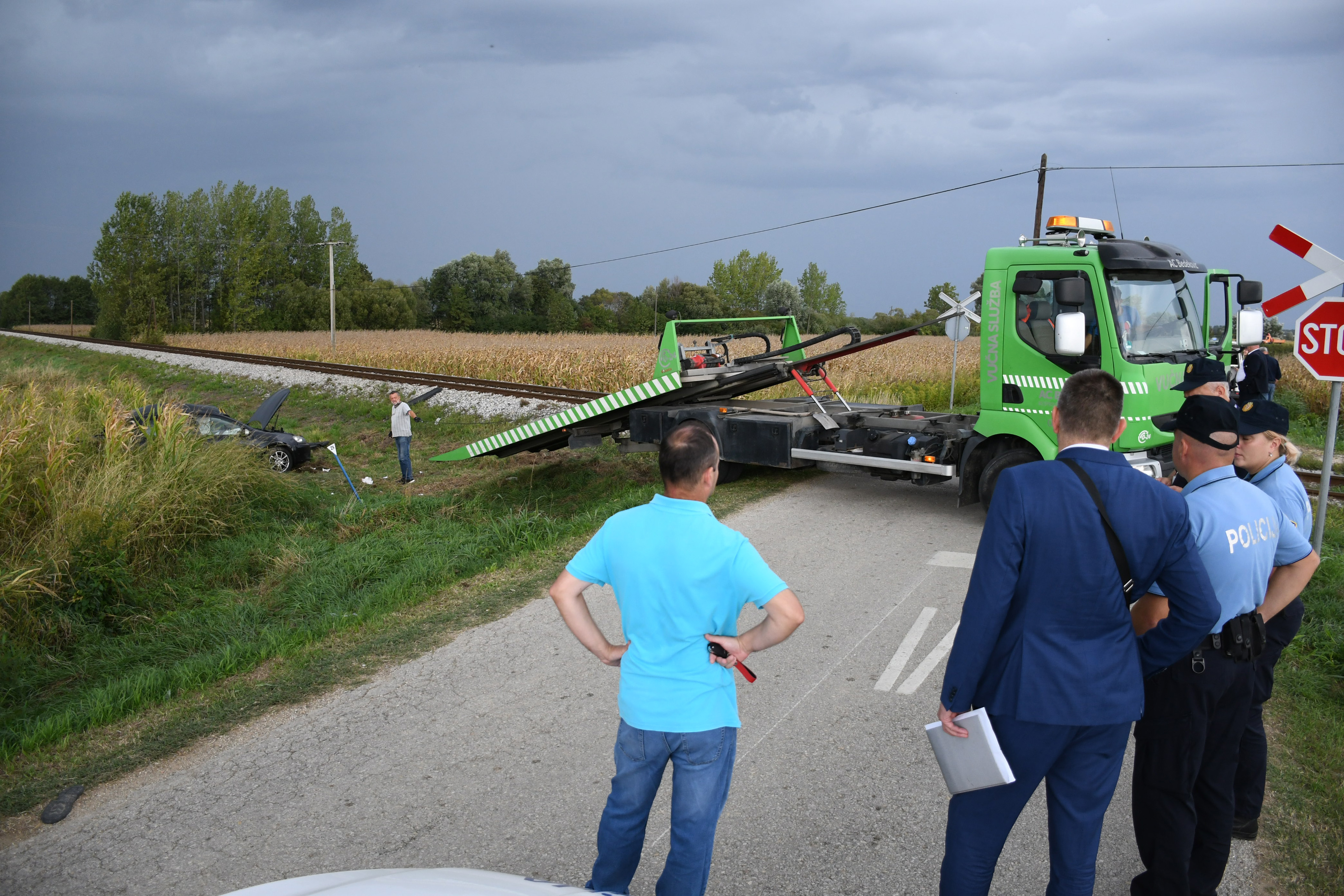 Bolfan: Žena i dvoje djece poginuli u naletu vlaka na automobil