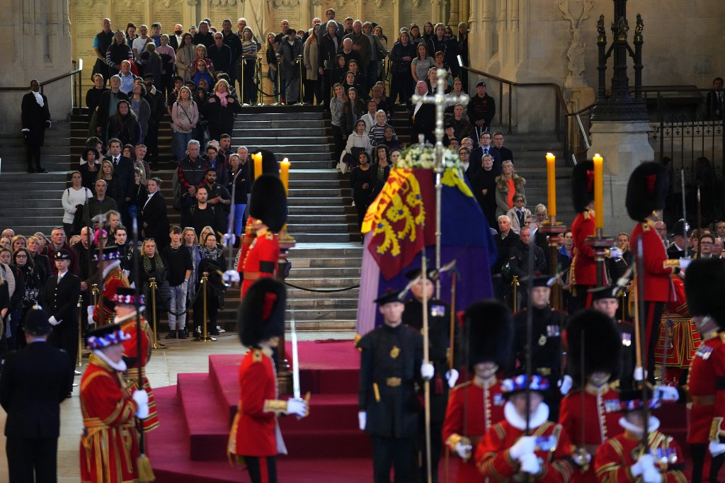 kraljica Elizabeta, lijes