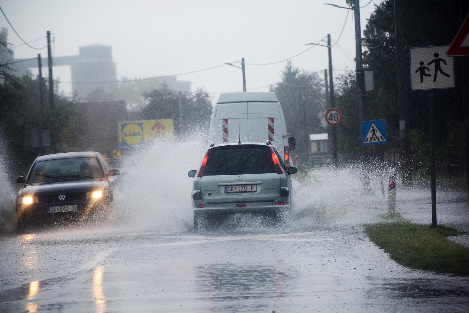 KIŠA, AUTO, CESTA, PROMET