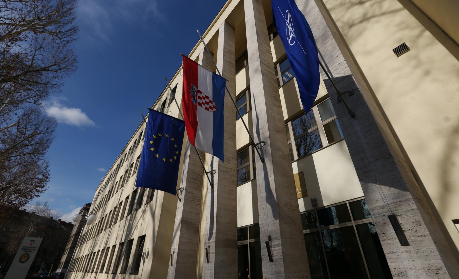 Zagreb: Ante Kotromanović potpisao 14 ugovora s hrvatskim tvrtkama o nabavi vojne opreme