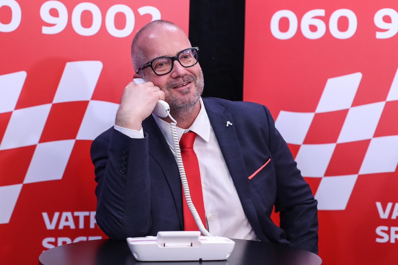 Zagreb: Poznati na humanitarnoj večeri Vatreno srce u call centru primali pozive građana