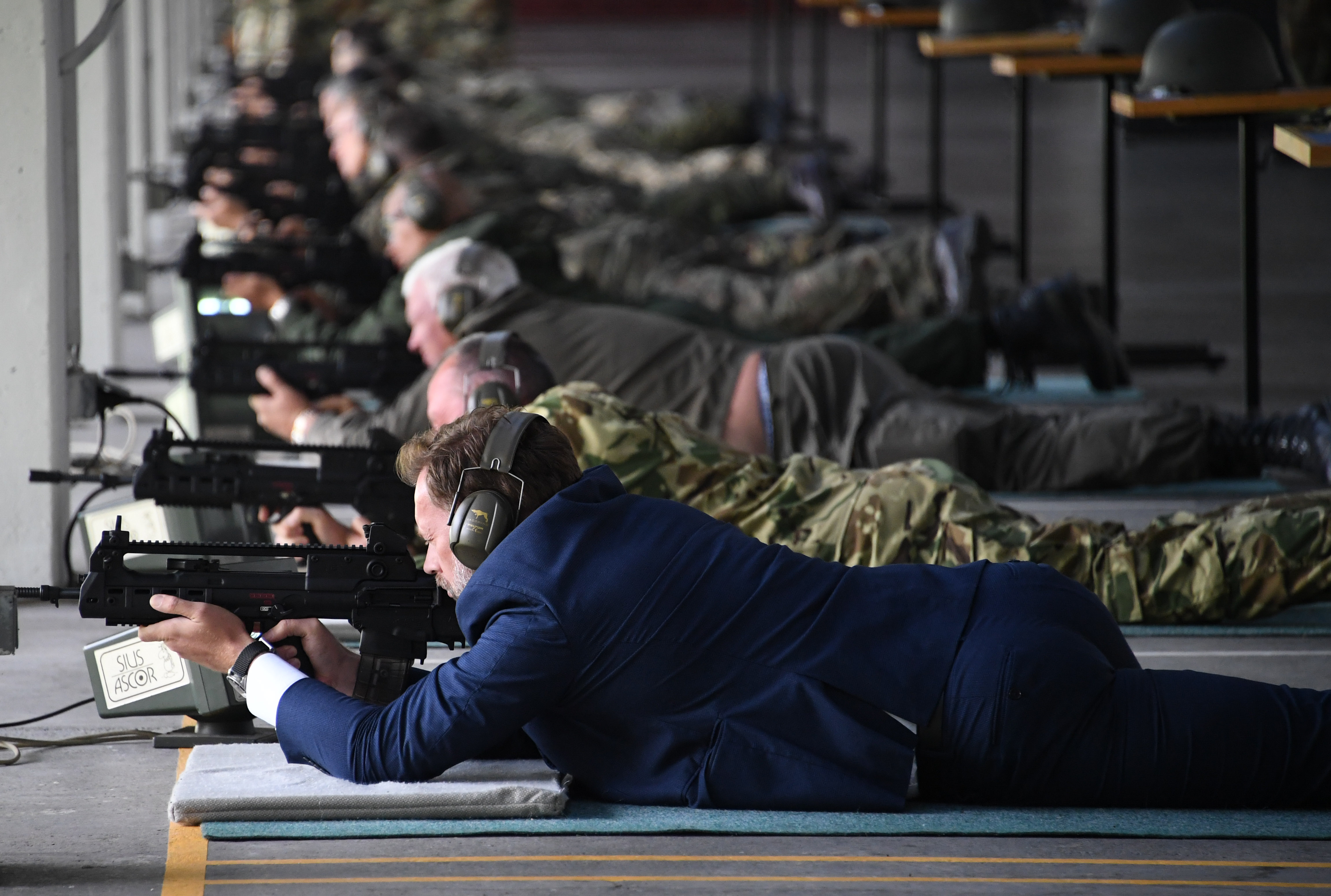 Ministar Banožić s članovima Vojno diplomatskog zbora