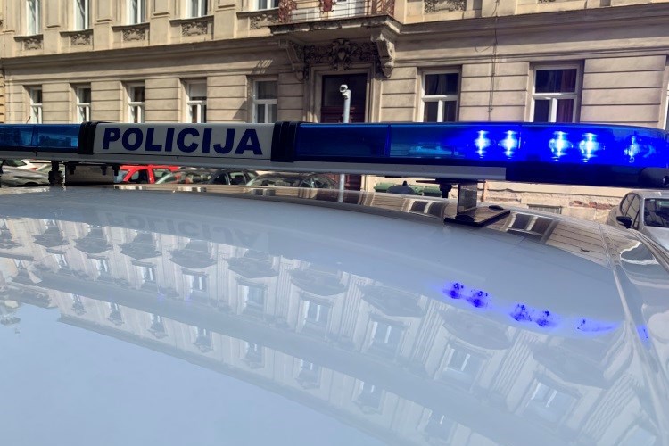 policija, policijski automobil