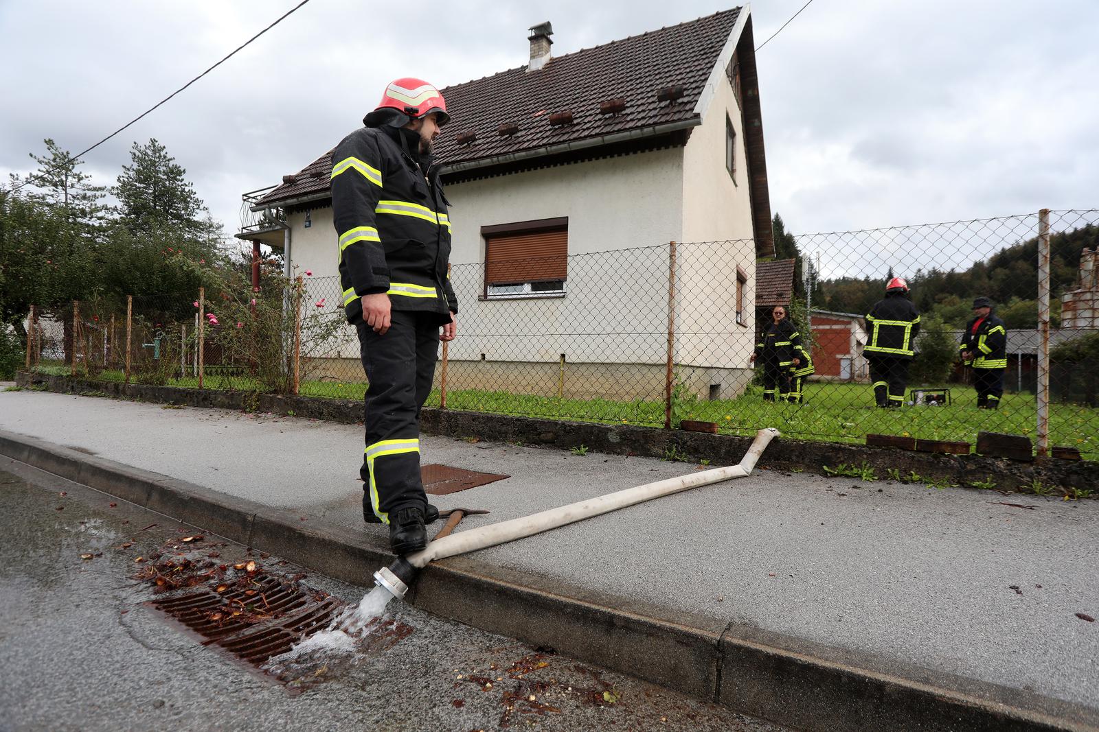 Osim Rijeke poplava je  pogodila i Brod na Kupi, direktor Hrvatskih voda: Vodostaji nam rastu, imamo nove rekorde