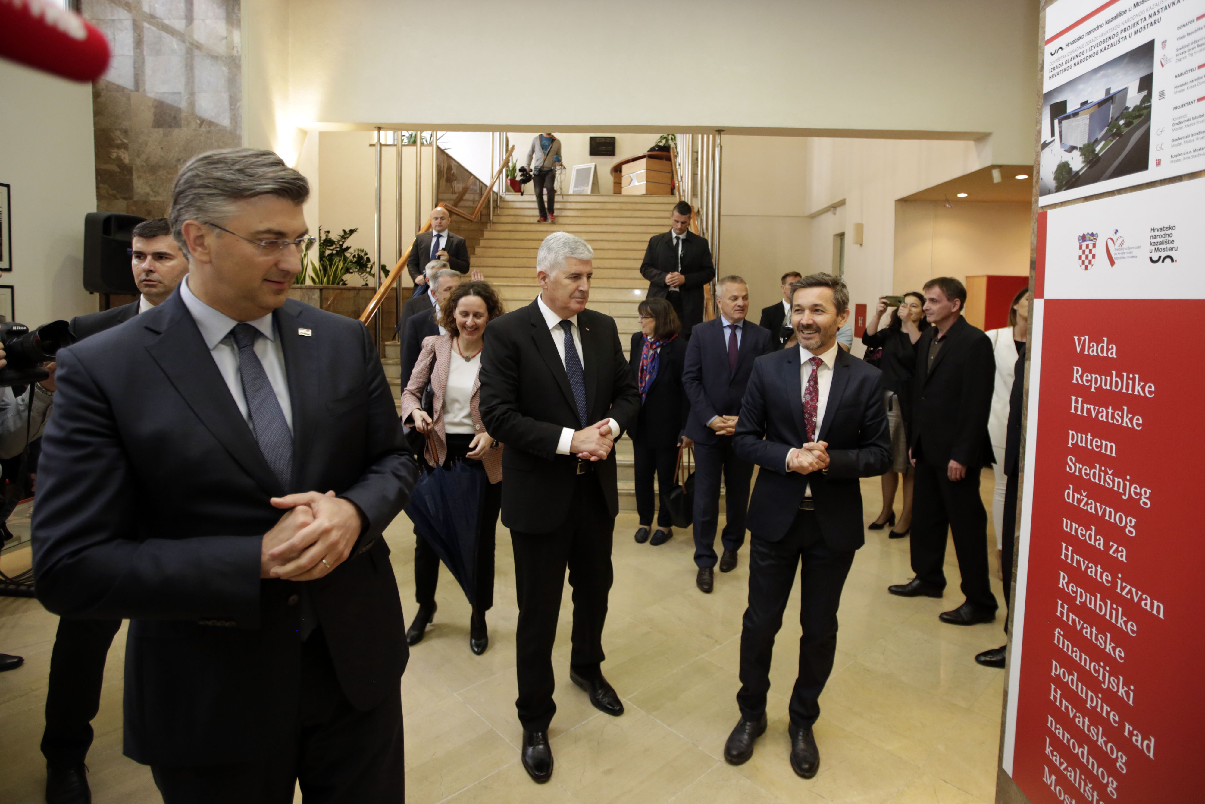 Hrvatski premijer Andrej Plenković posjetio Hrvatsko narodno kazalište u Mostaru