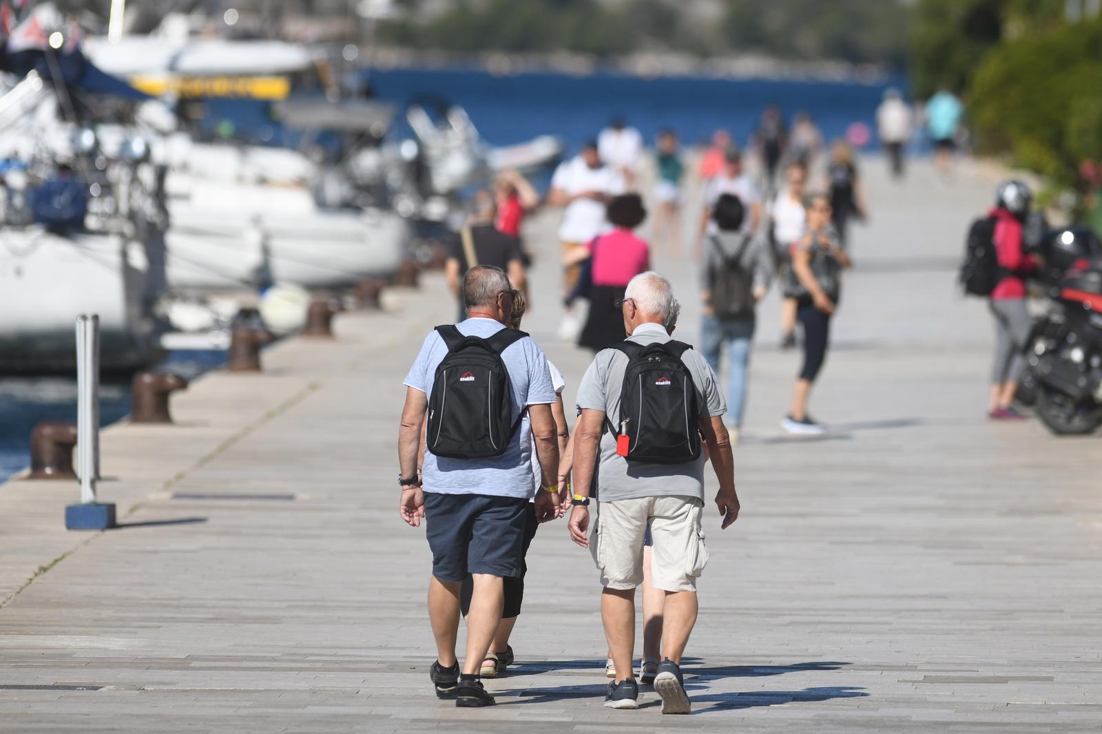 Sunčano popodne na šibenskoj rivi