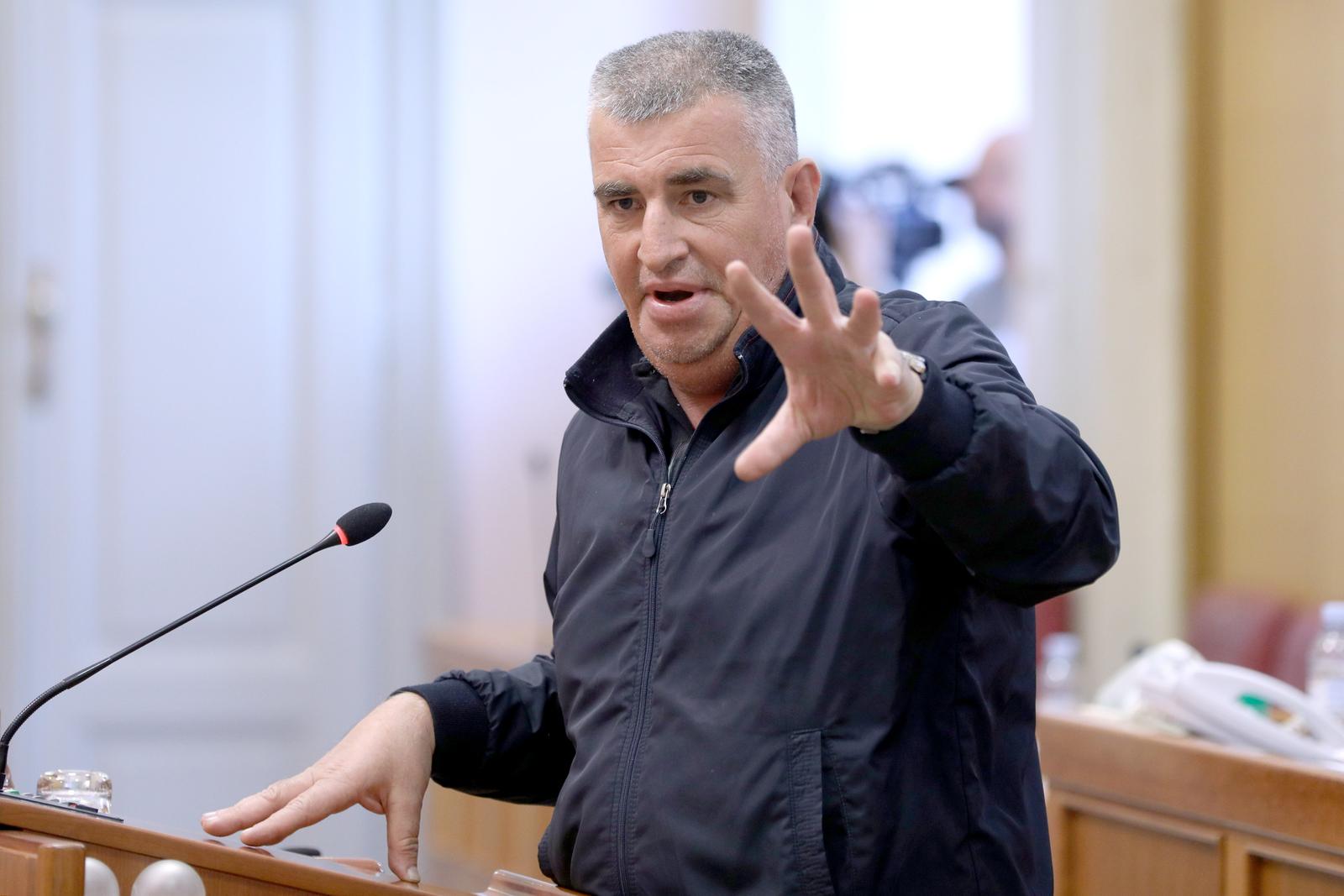 Zagreb: Bulj nazvao Sabor kokoinjcem