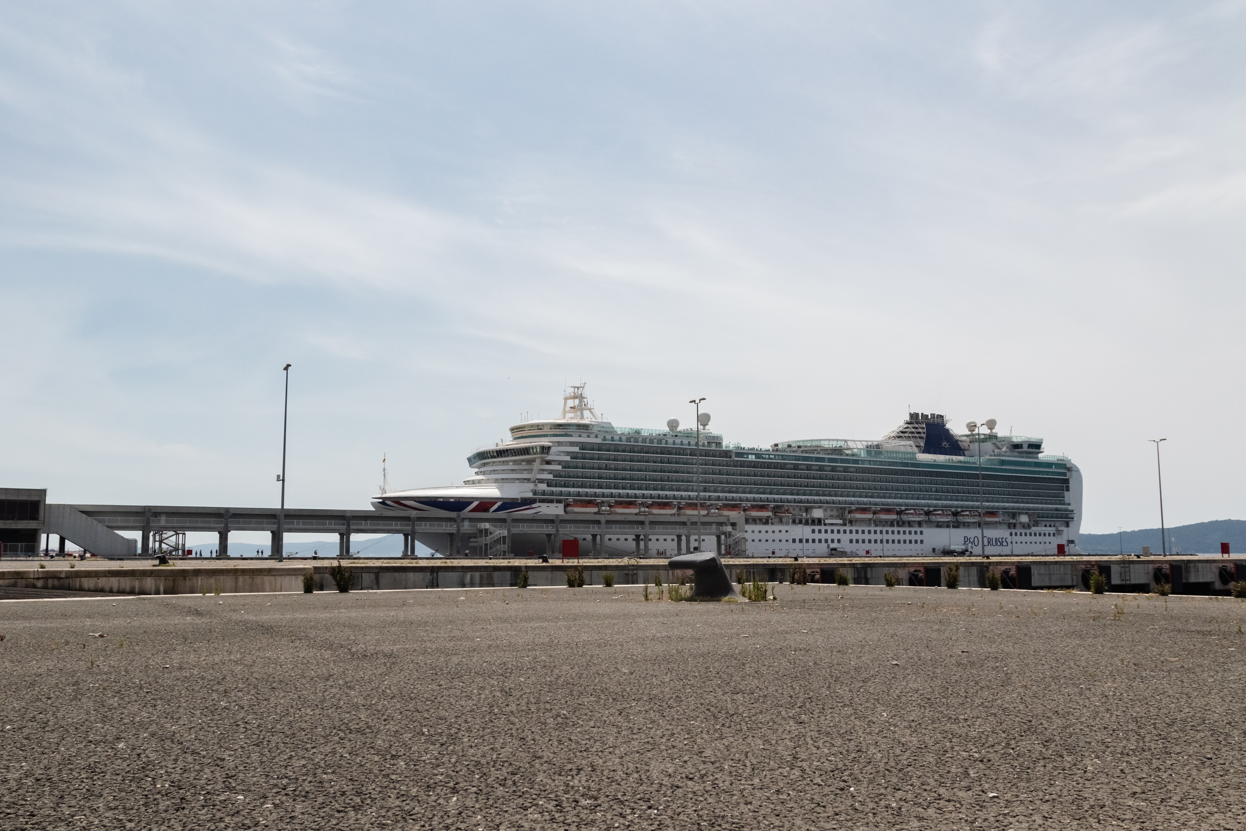 Zadar: Jutros u Gaženicu uplovio kruzer Azura