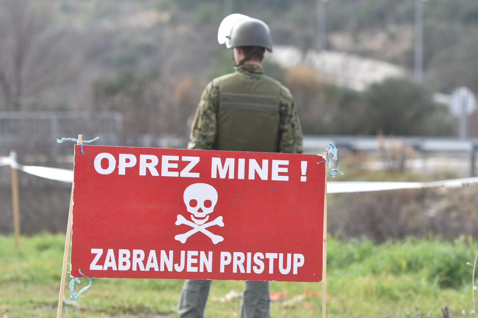 Skradin: Zbog razminiranja u blizini autoceste A-1 zatvoren za promet izlaz ?vor Skradin