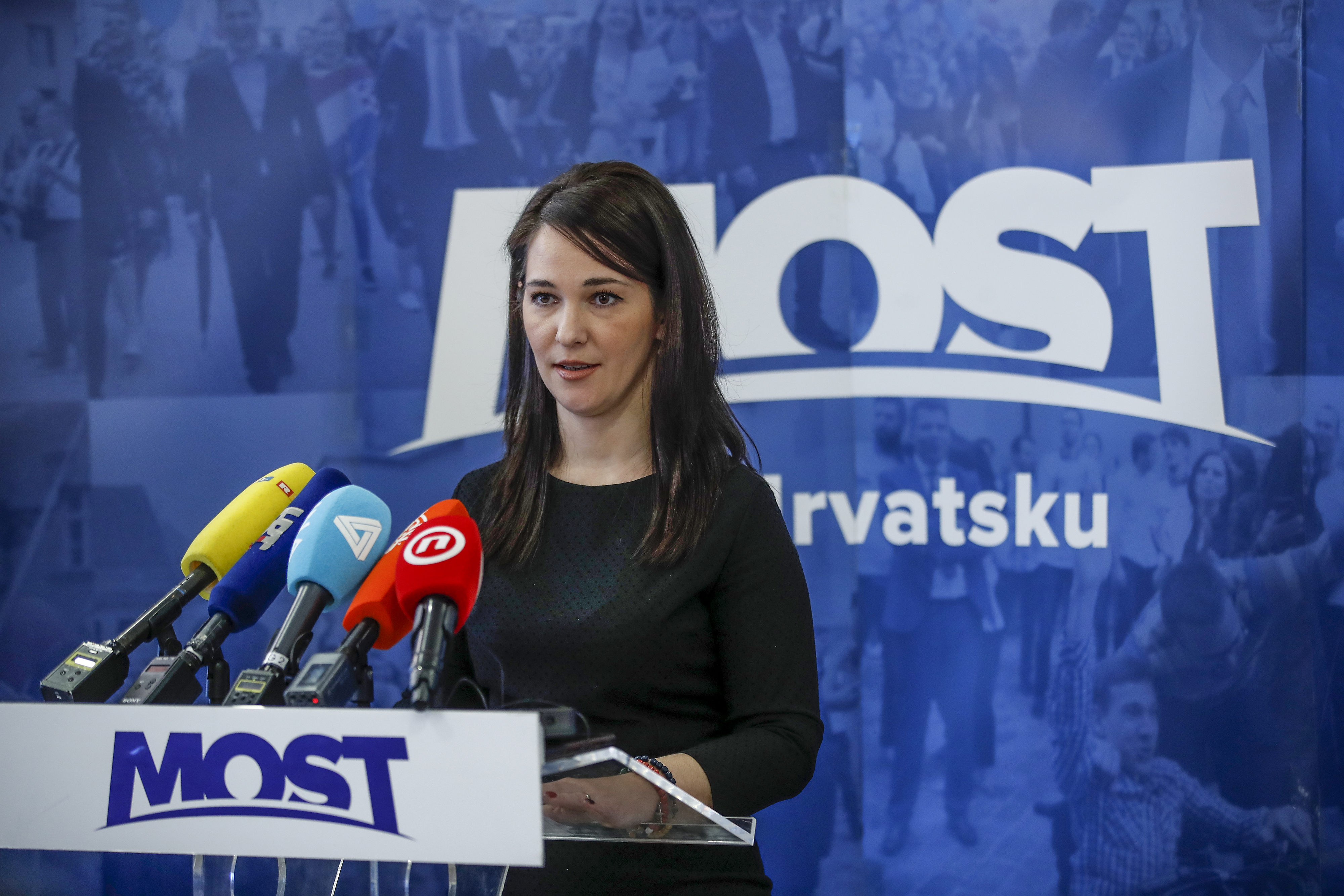 Zagreb: Mostovci tvrde da Vladinim PR porukama i nije bilo moguće zadržati ljude u Hrvatskoj