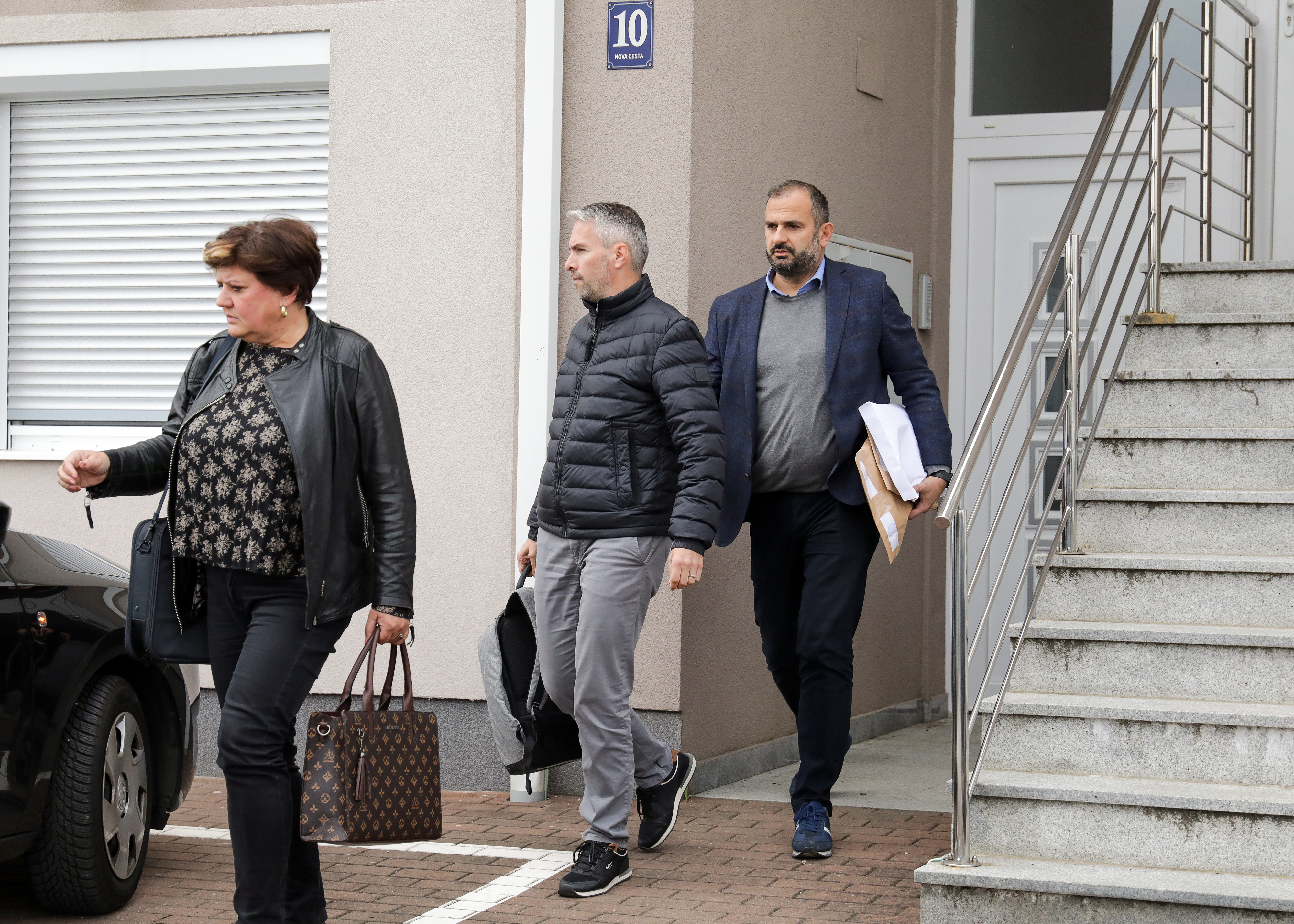 Strmec: Vlado Mandić, jedan od uhićenih u aferi INA, izlazi iz svog stana