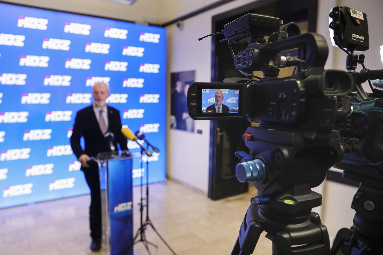 Zagreb: Politički tajnik Ante Sanader dao je izjavu oko   izjava Zorana Milanovića