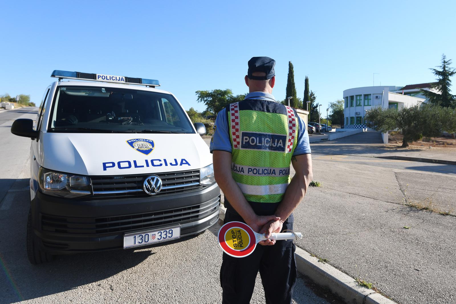 Brodarica: Poja?an policijski nadzor prilaza kolama zbog po?etka nove kolske godine